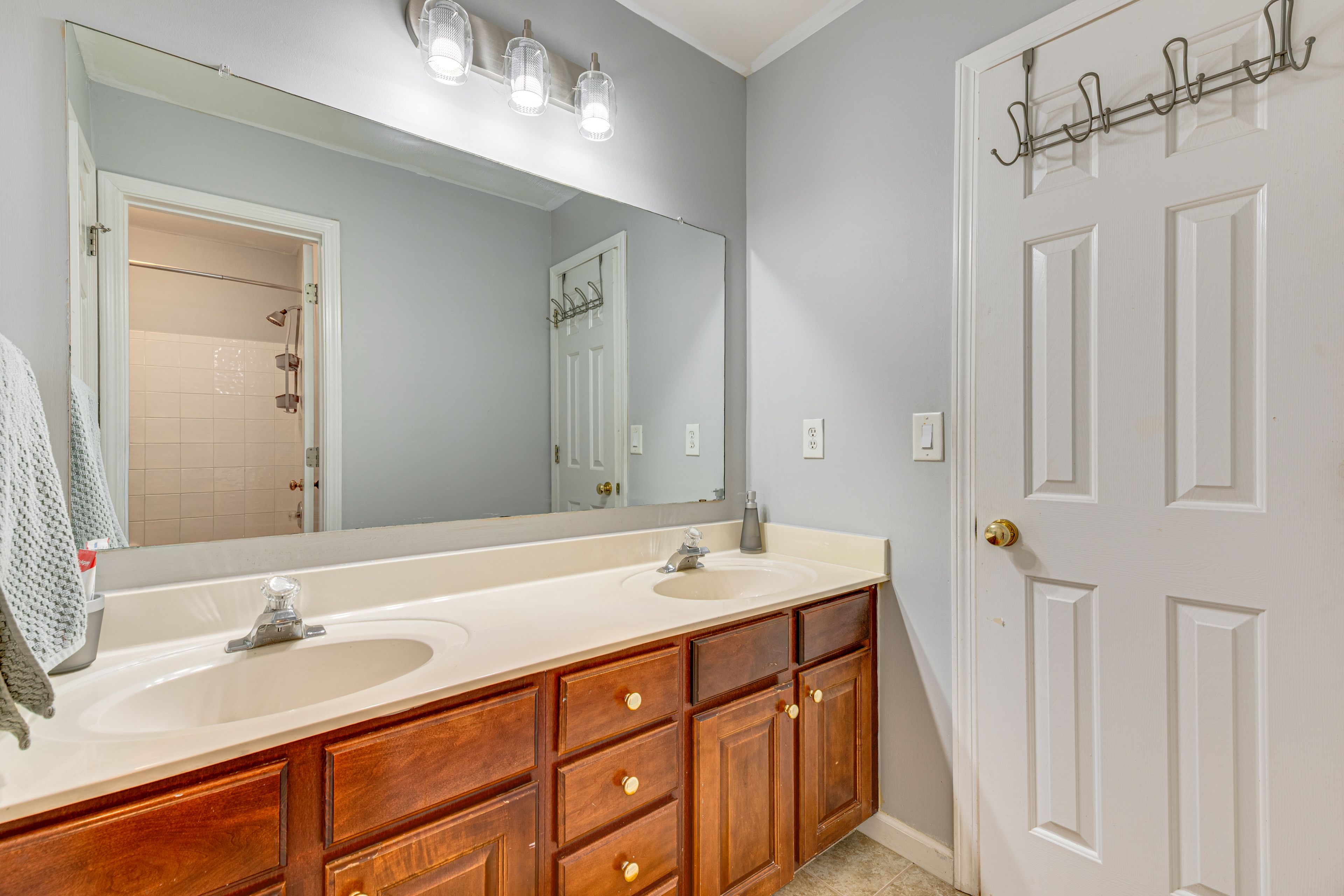 Bathroom | 2nd Floor