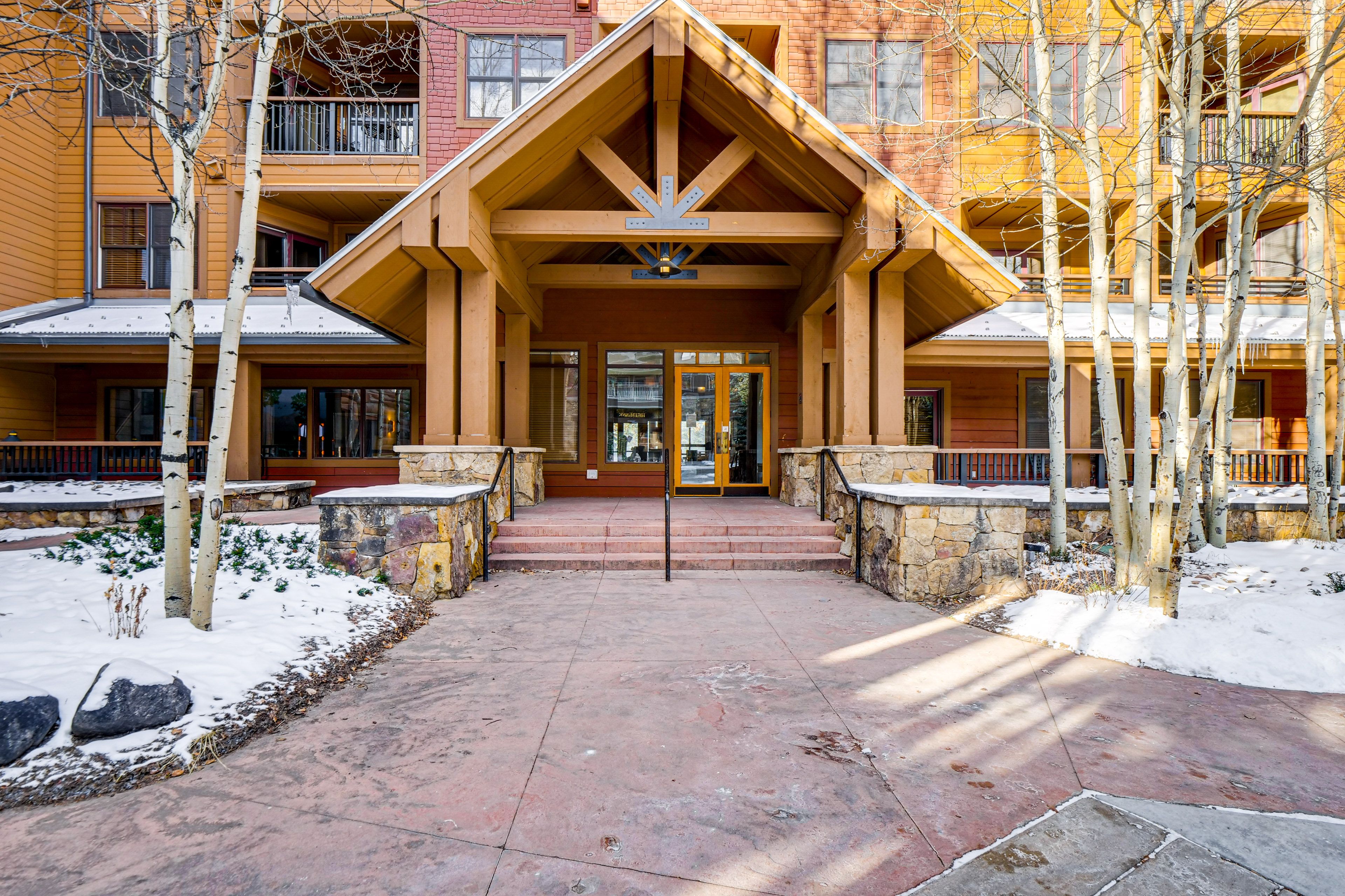 Parking | Community Garage (1 Vehicle)