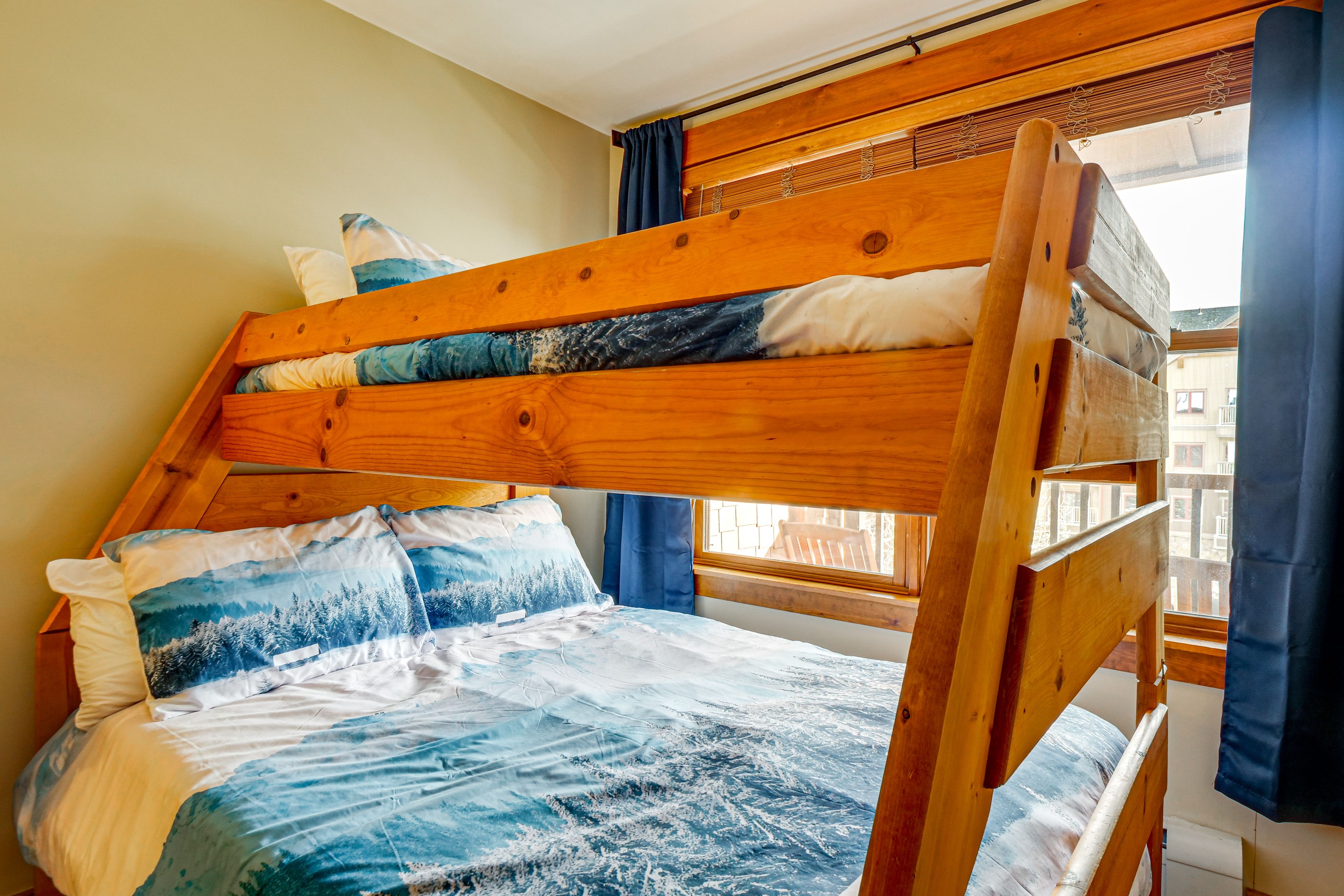 Bedroom 2 | Twin/Full Bunk Bed w/ Twin Trundle