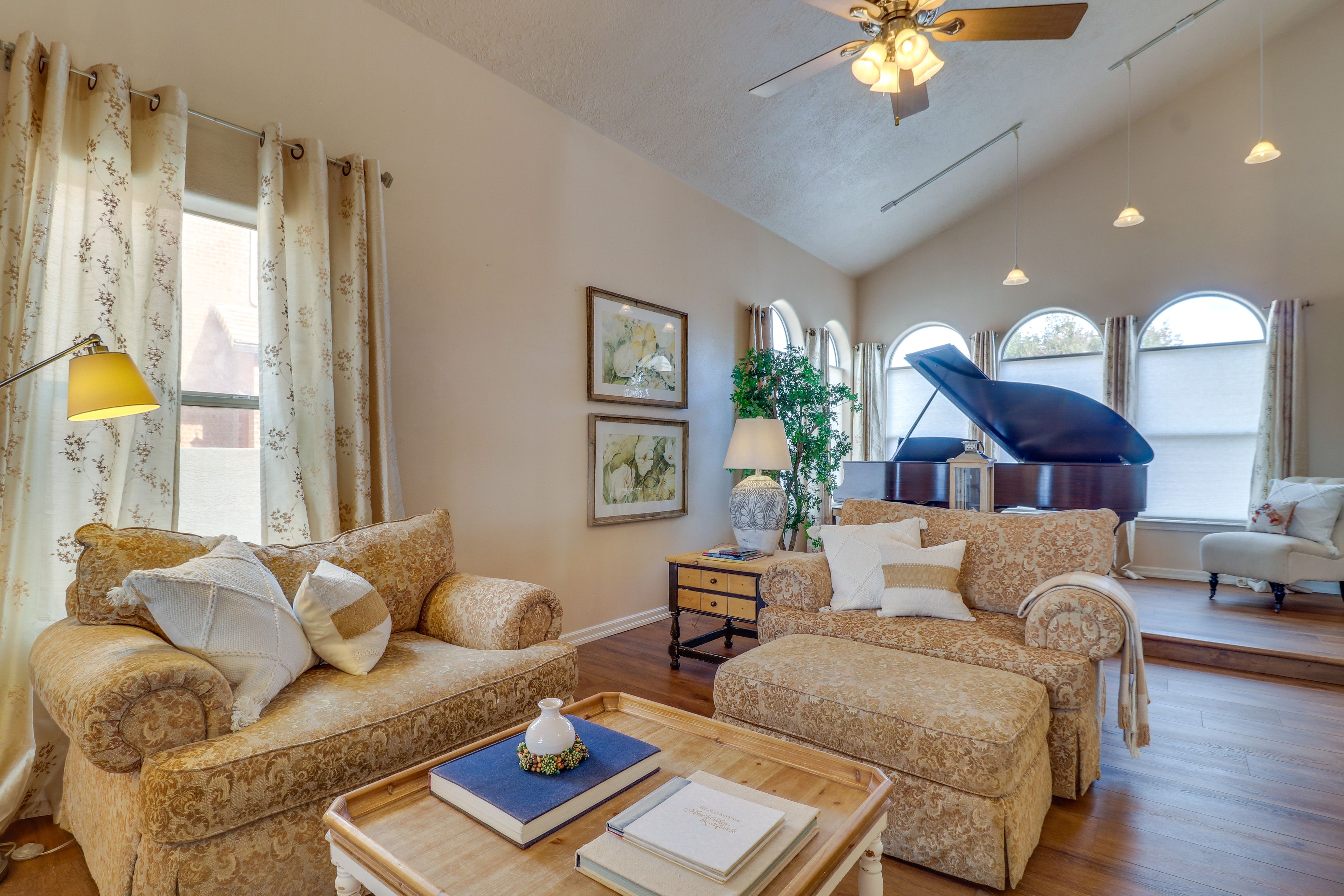 Leisure Area | Grand Piano | 1st Floor