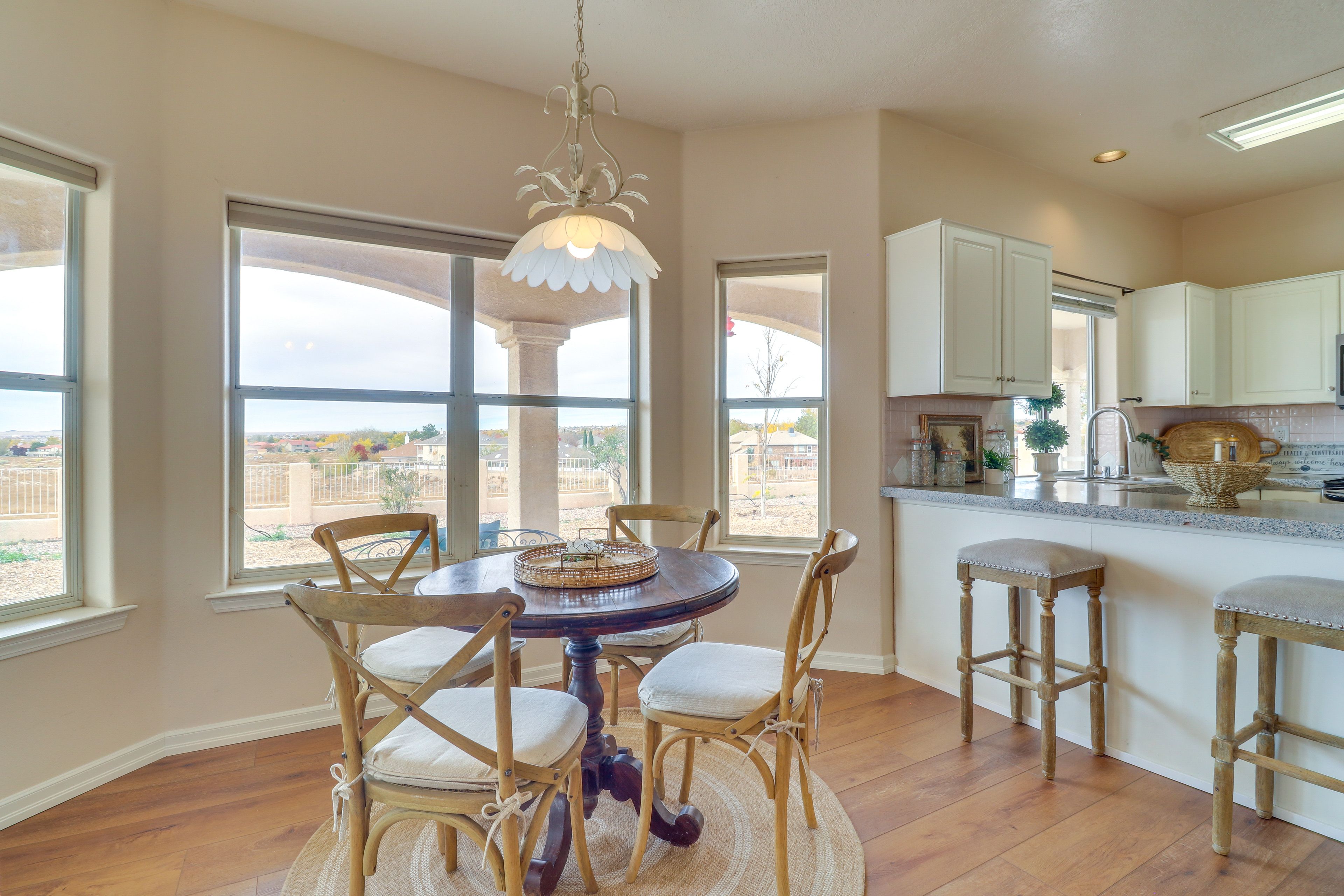 Dining Area | Dishware/Flatware Provided | 1st Floor