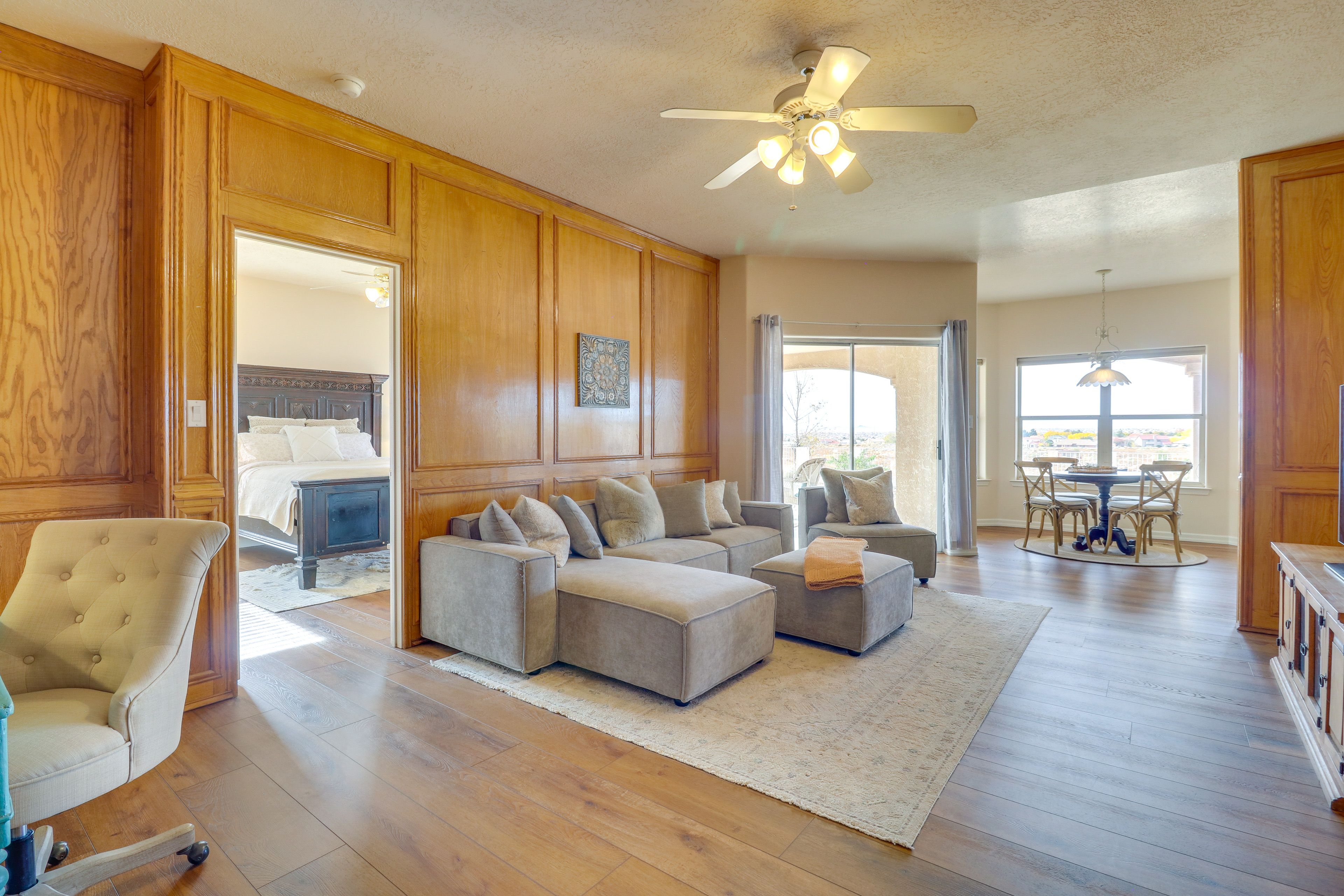 Living Room | Smart TV | Workspace | Free WiFi