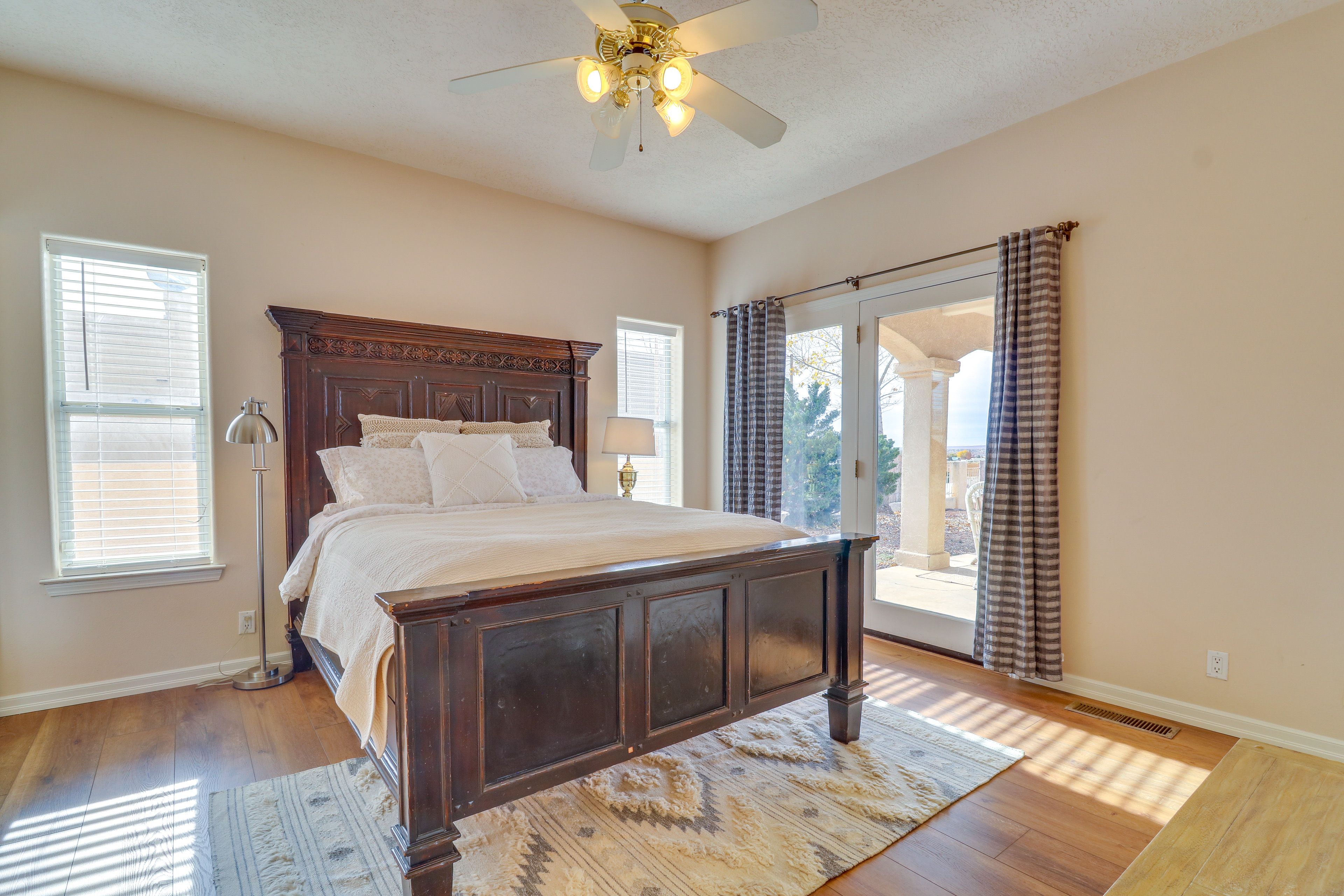 Bedroom 1 | Queen Bed | 1st Floor