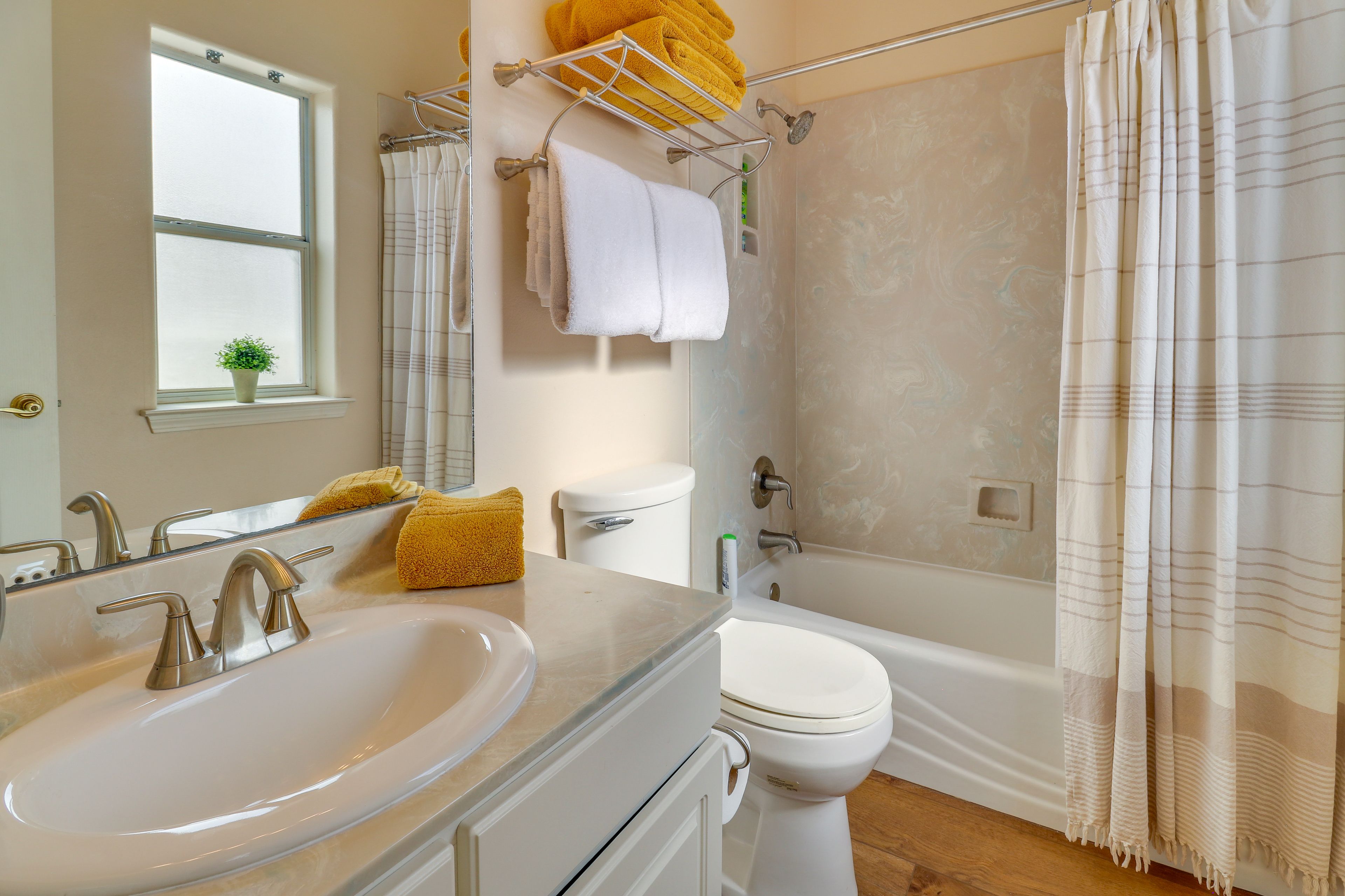 En-Suite Bathroom | 1st Floor