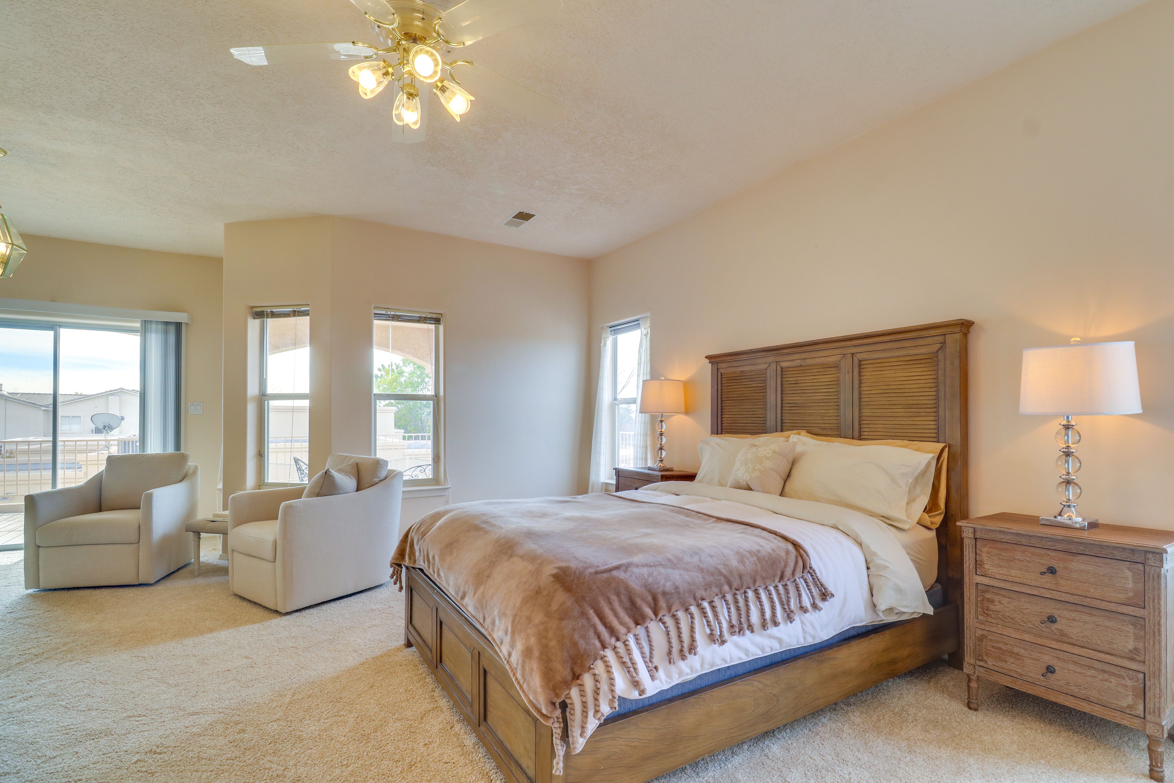 Bedroom 2 | Queen Bed | Smart TV | Workspace | 2nd Floor