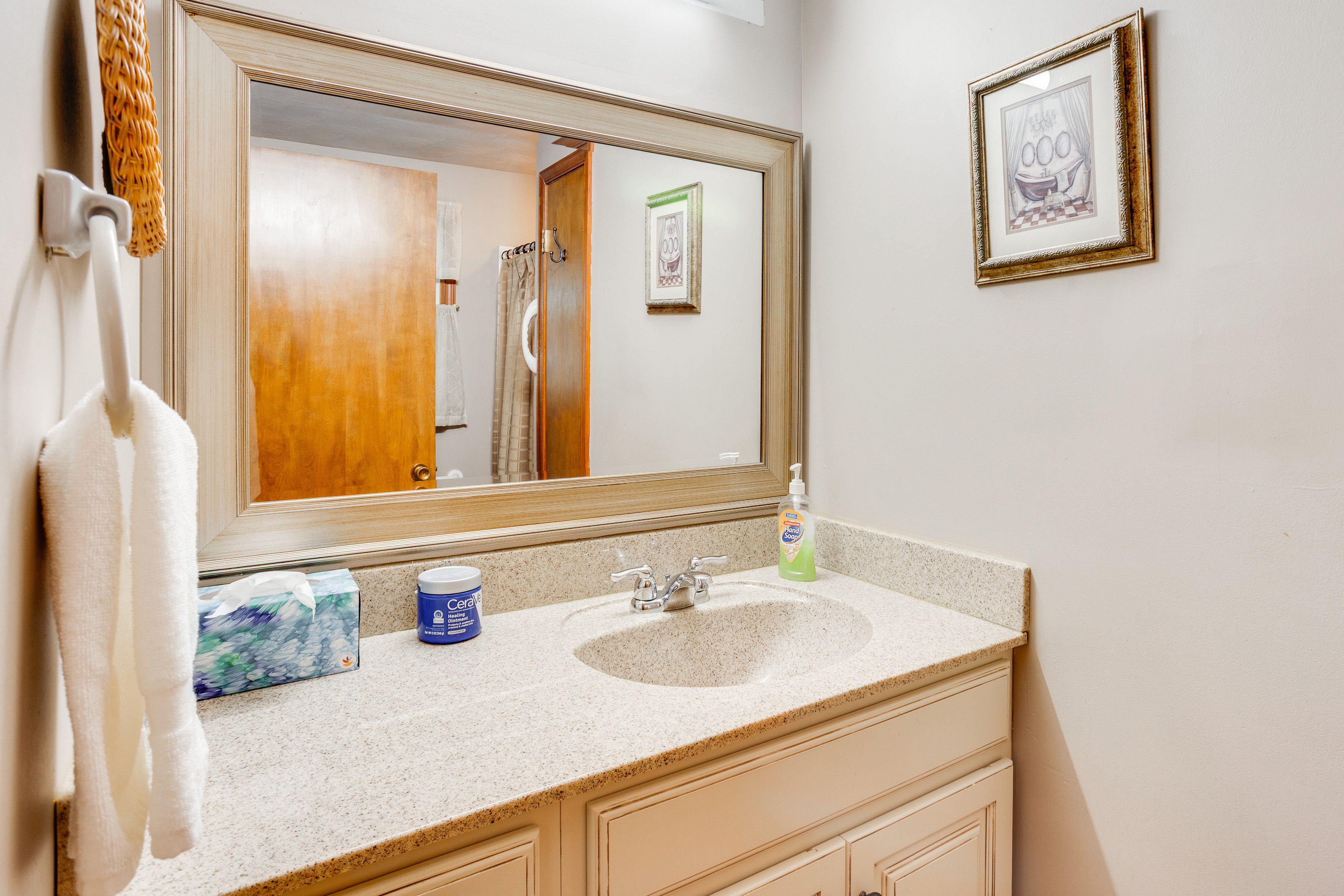En-Suite Bathroom | Towels & Linens Provided