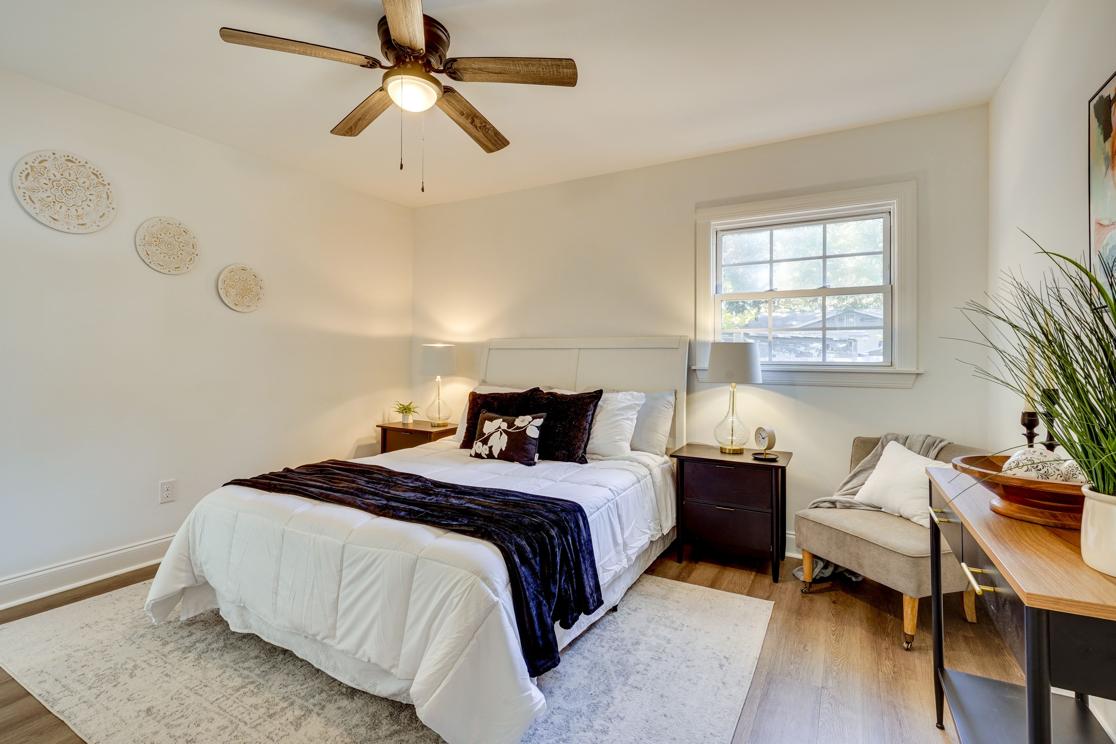 Bedroom 1 | Queen Bed | En-Suite Bathroom