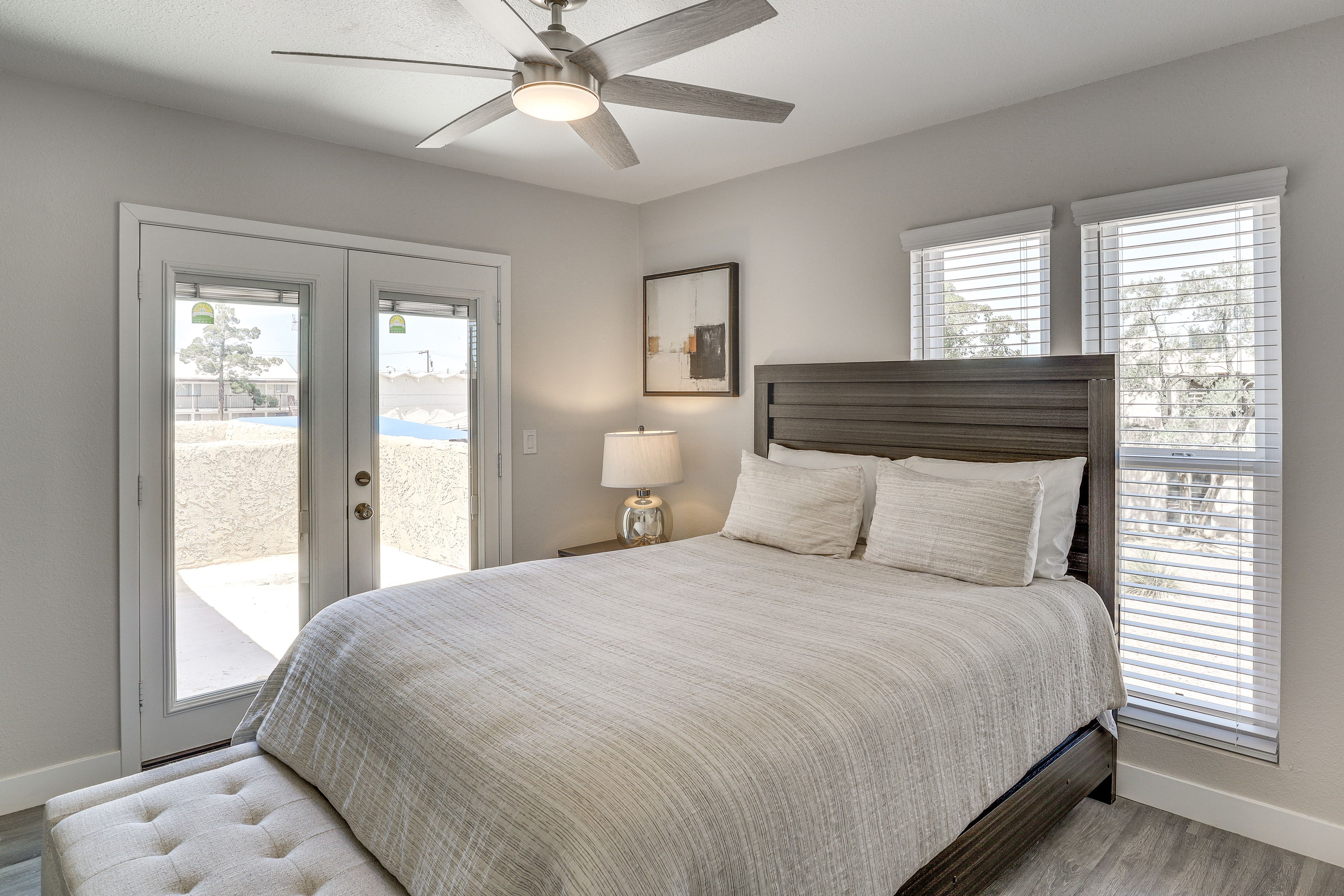 Bedroom 1 | Queen Bed