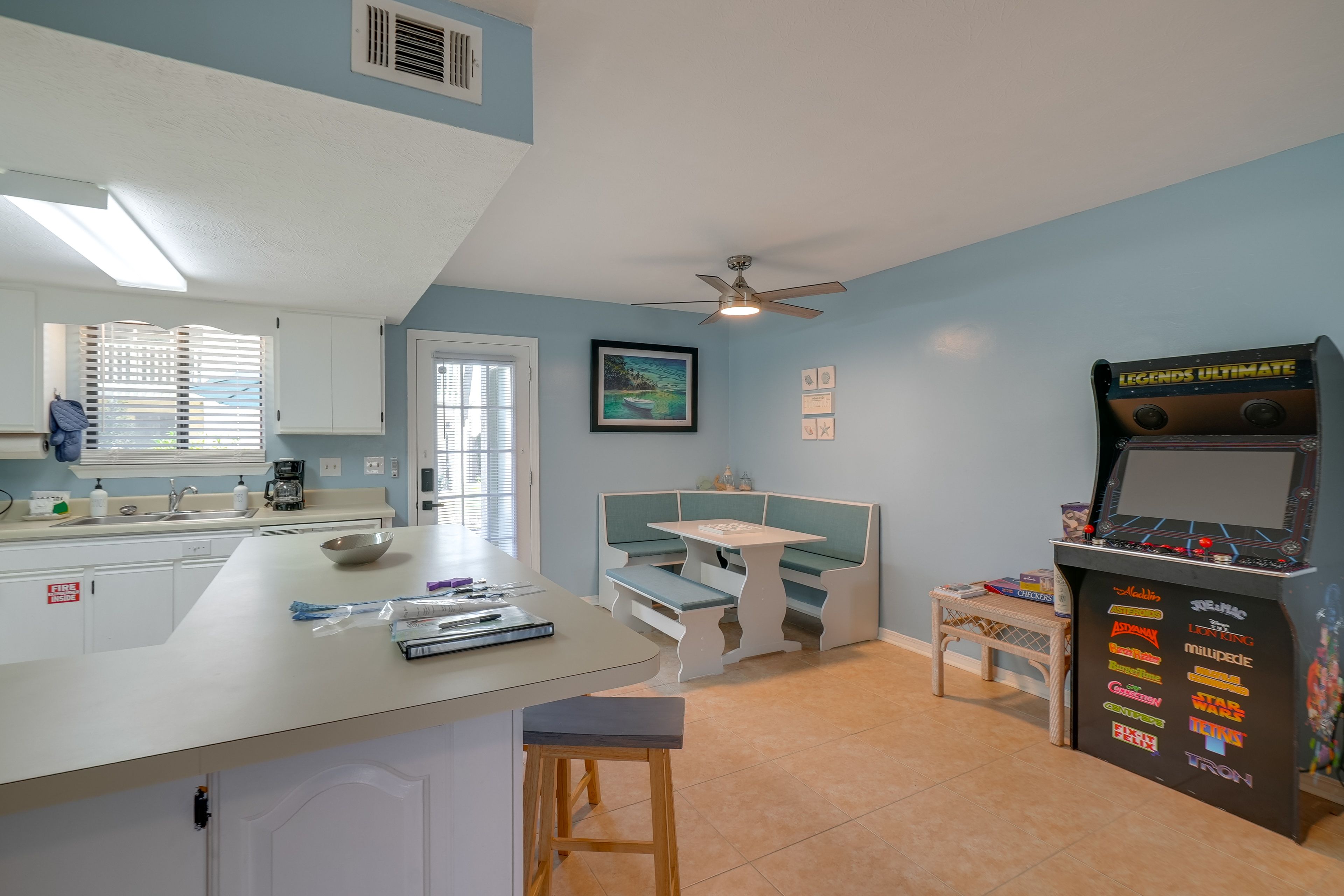 Dining Area | Dishware/Flatware Provided | 1st Floor