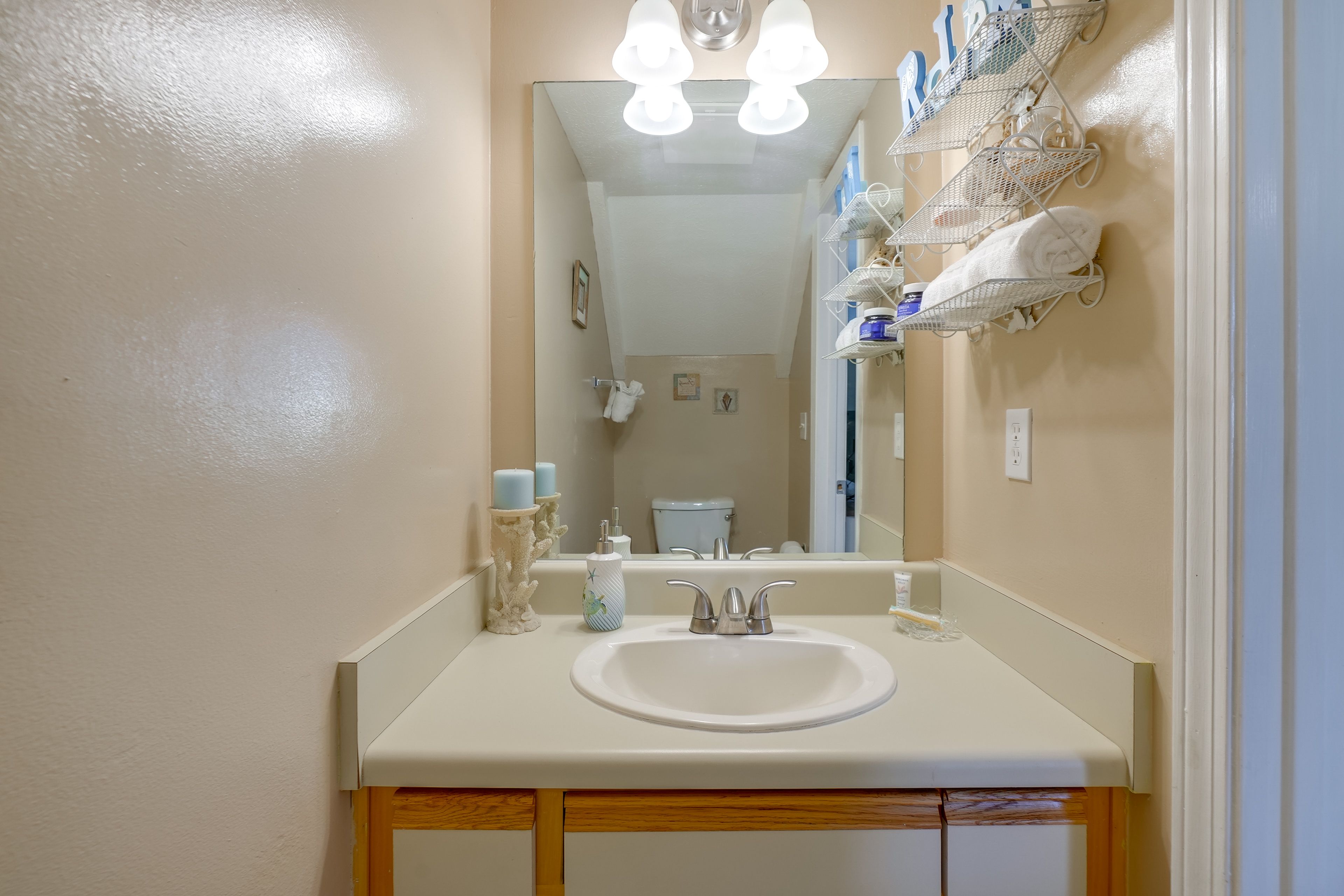 Half Bathroom | 1st Floor