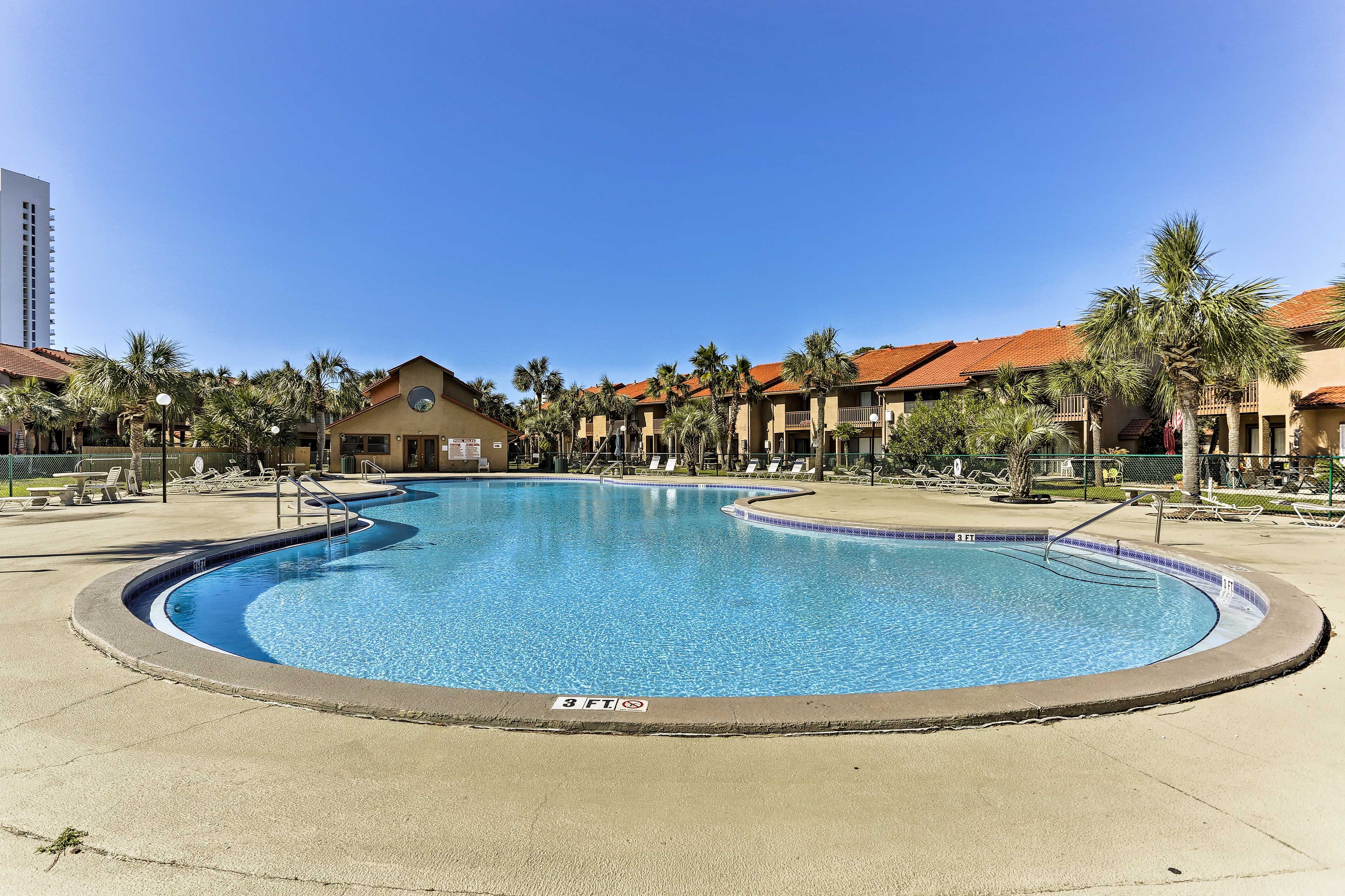 Gulf Highlands Beach Resort | Community Pools