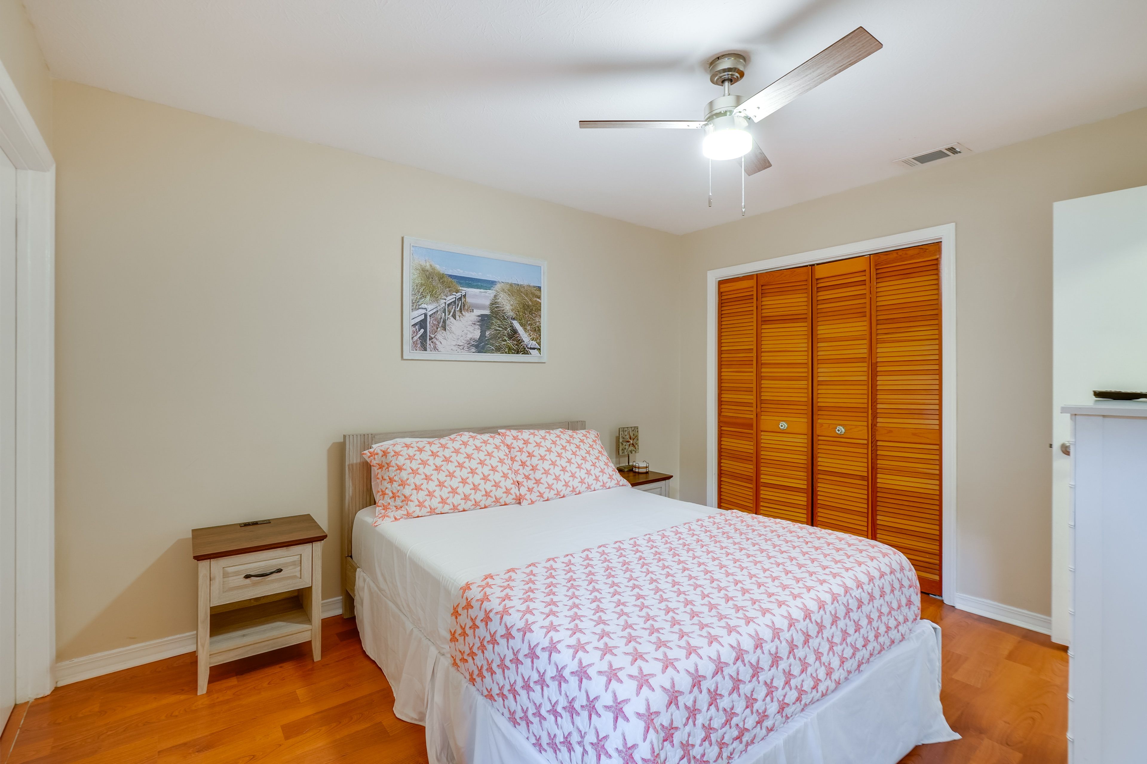 Bedroom 1 | Queen Bed | Twin Sleeper Sofa | Smart TV | 2nd Floor