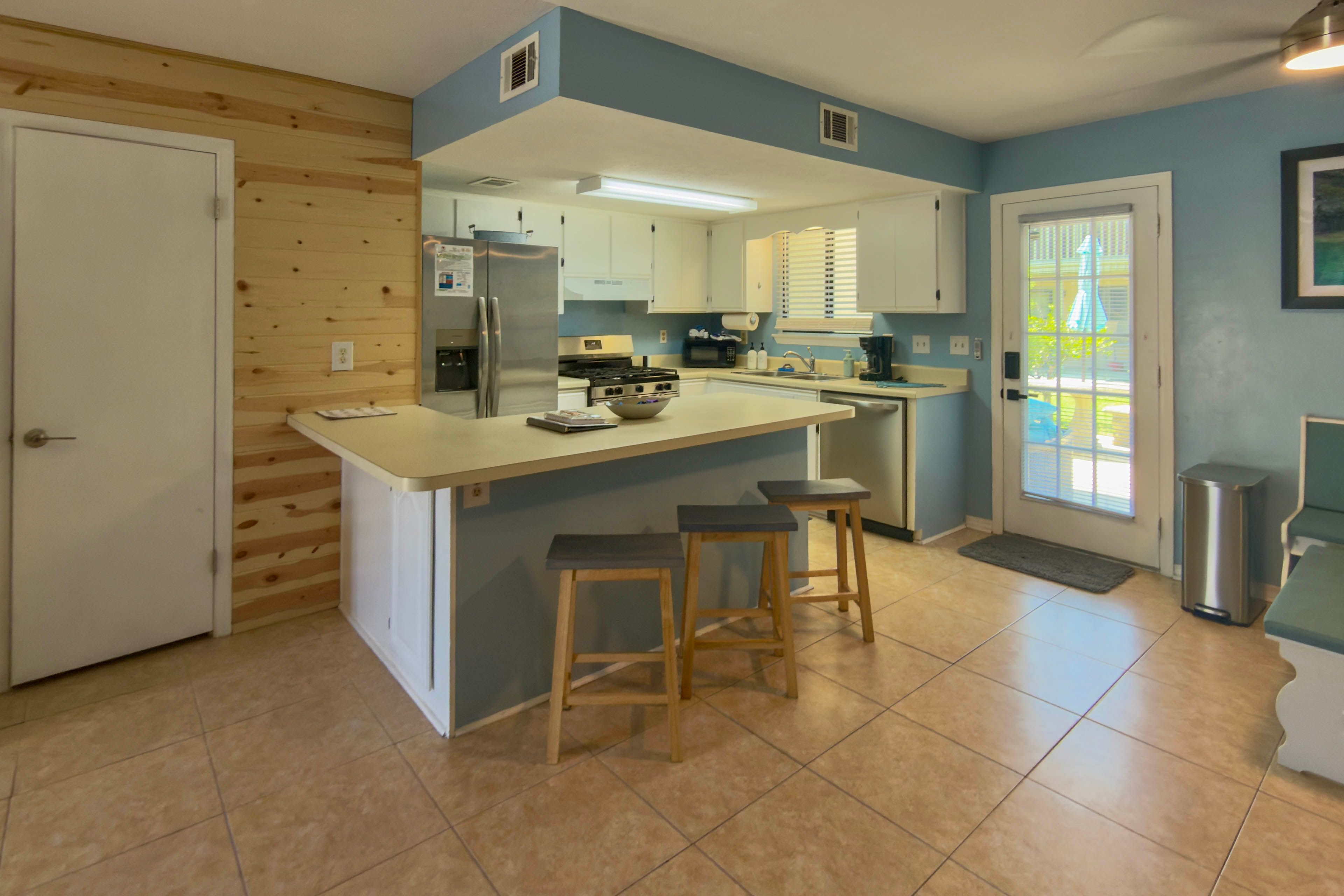 Kitchen | Microwave | Air Fryer | 1st Floor