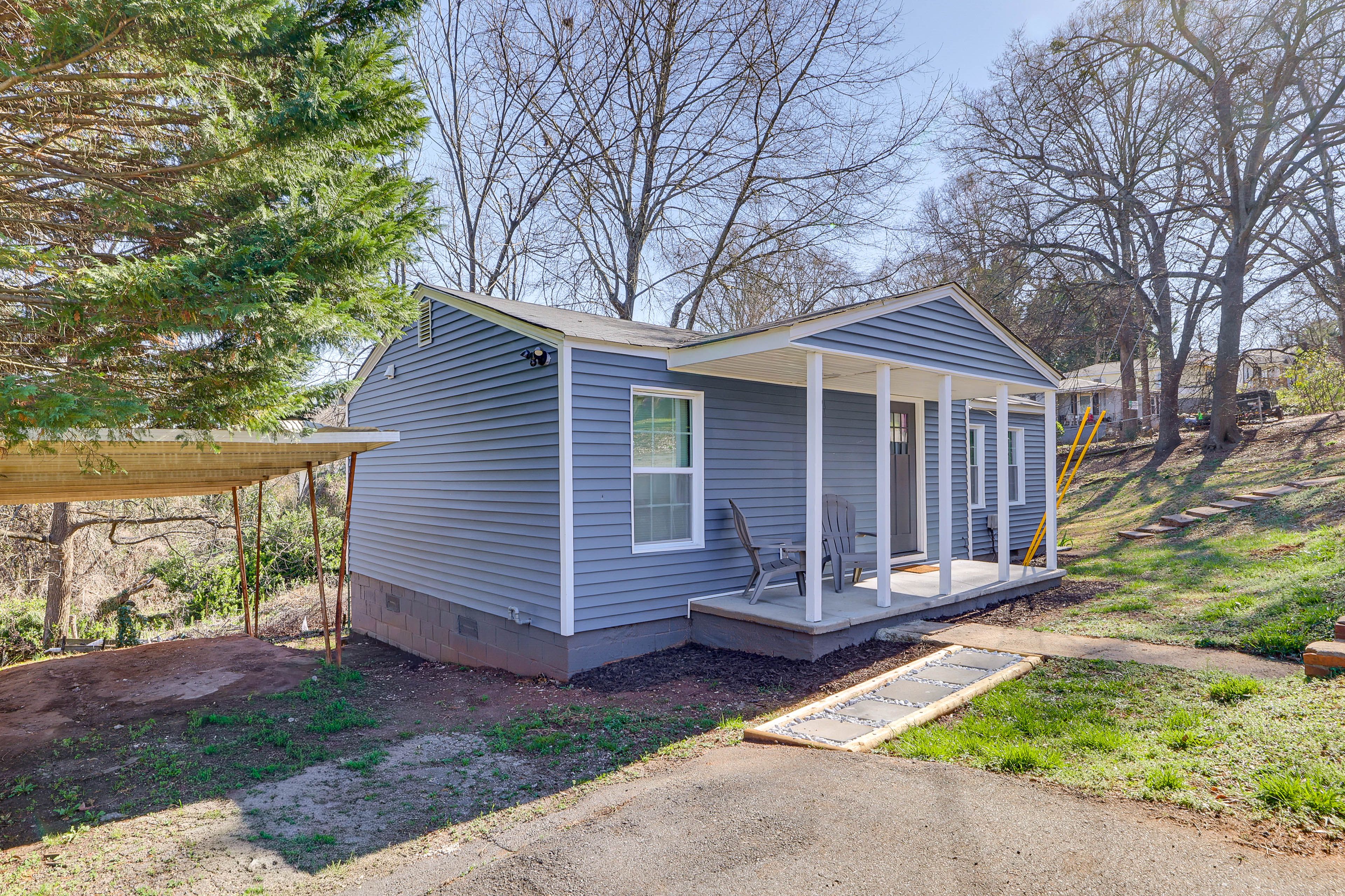 Greenville Vacation Rental | 2BR | 1BA | 618 Sq Ft | 2 Steps to Enter