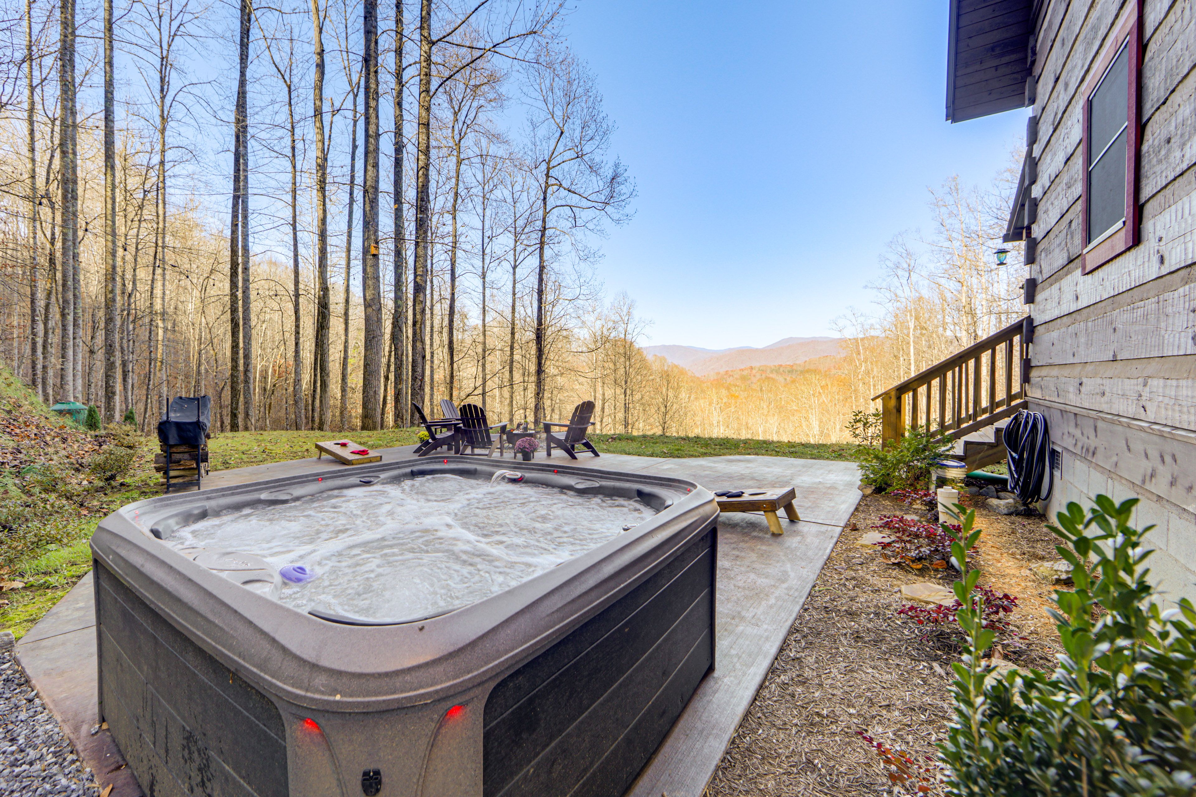 Outdoor Space | Hot Tub | Cornhole | Fire Pit