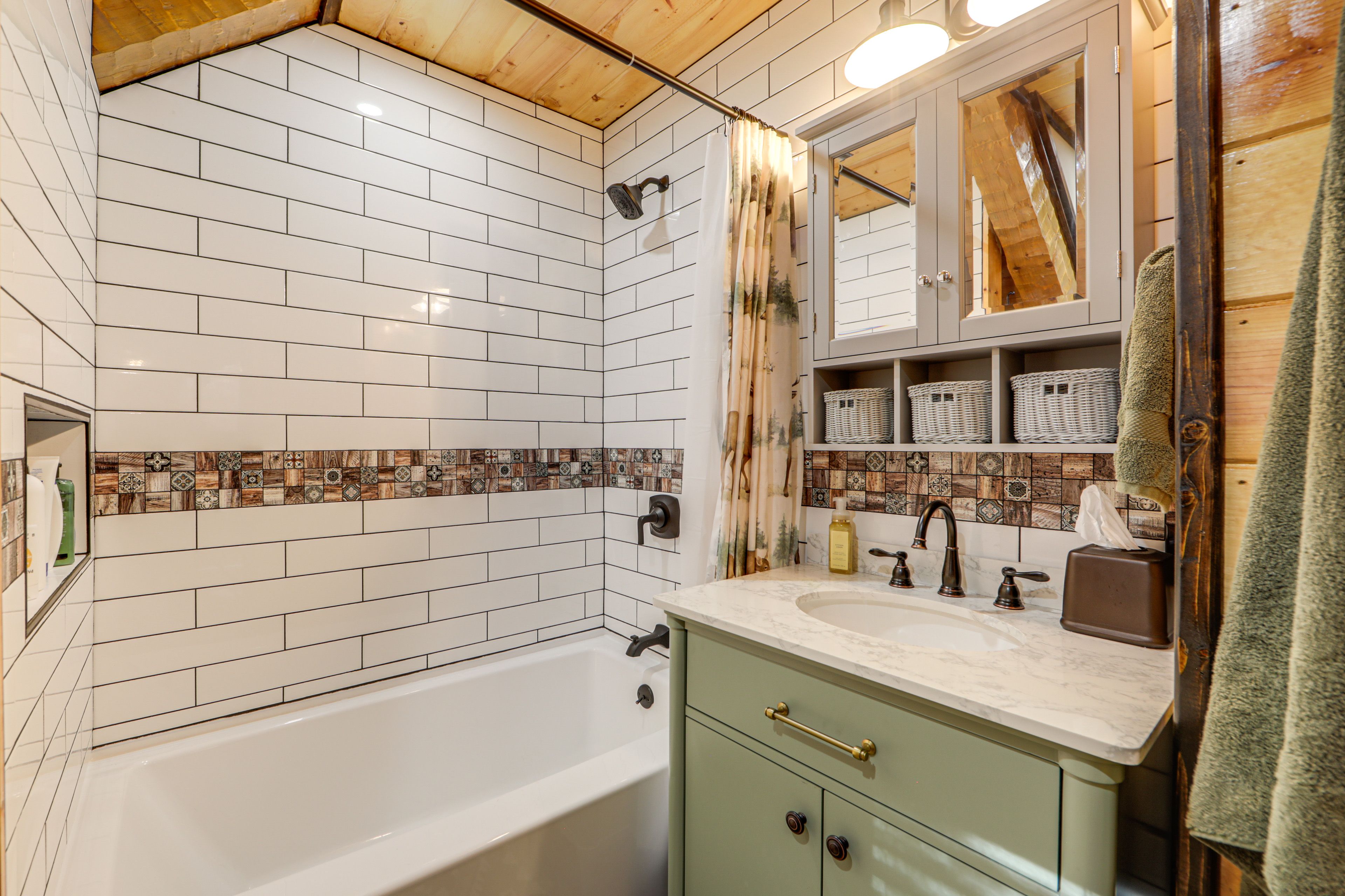 Bathroom | 2nd Floor