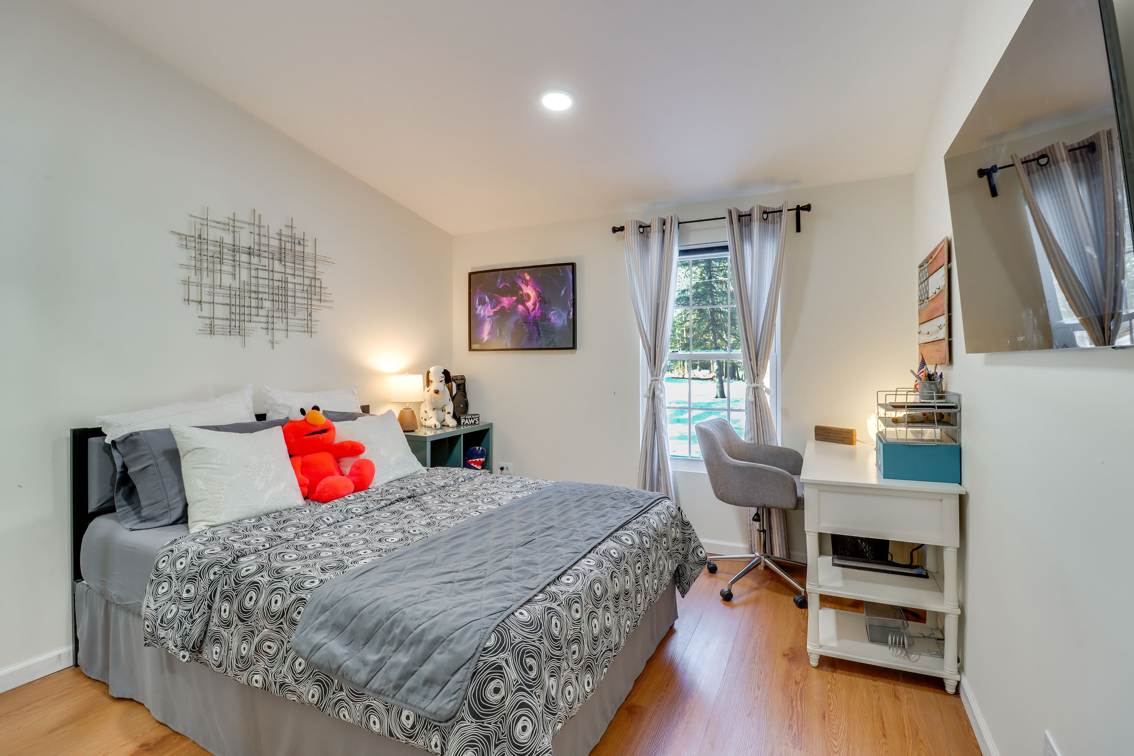 Bedroom 4 | Queen Bed