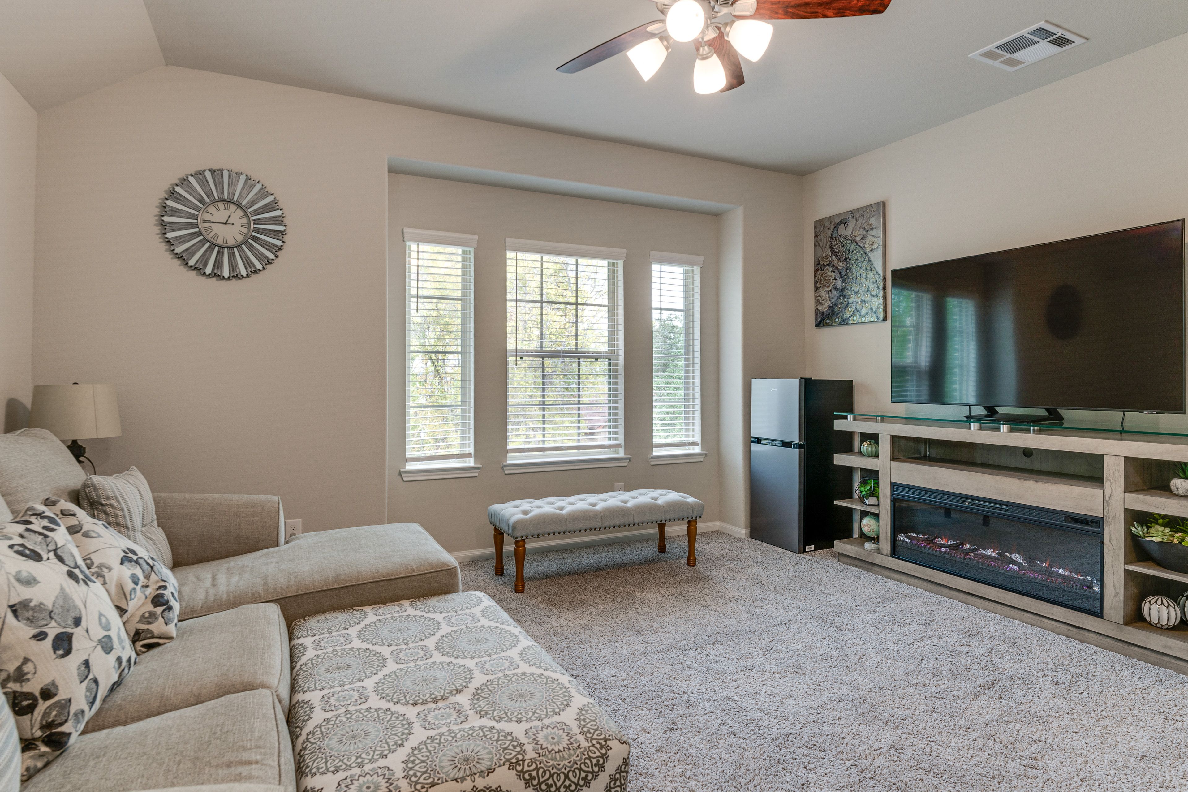 Additional Living Area | 2nd Floor | Flat-Screen TV | Electric Fireplace