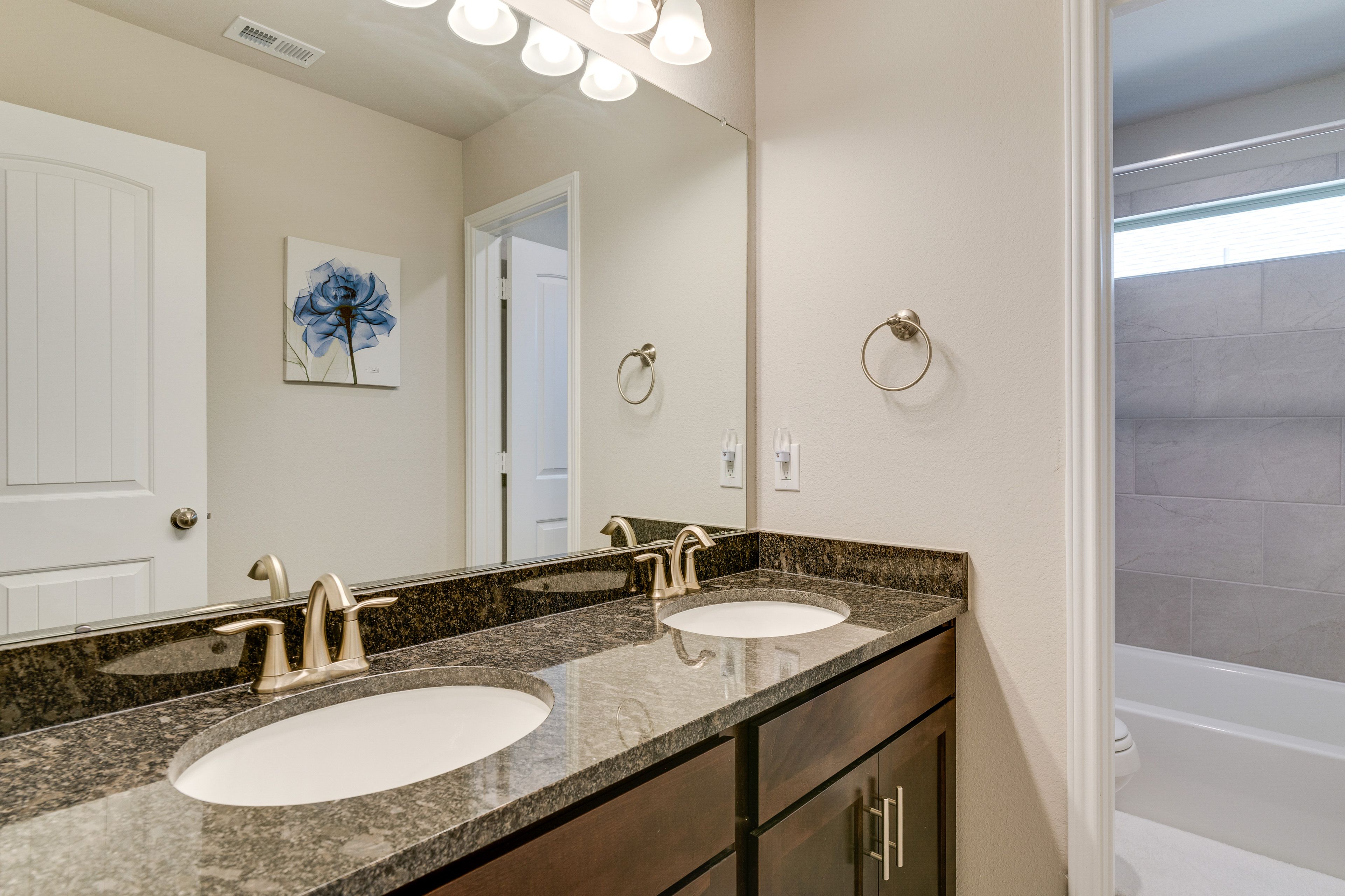 Full Bathroom | 2nd Floor