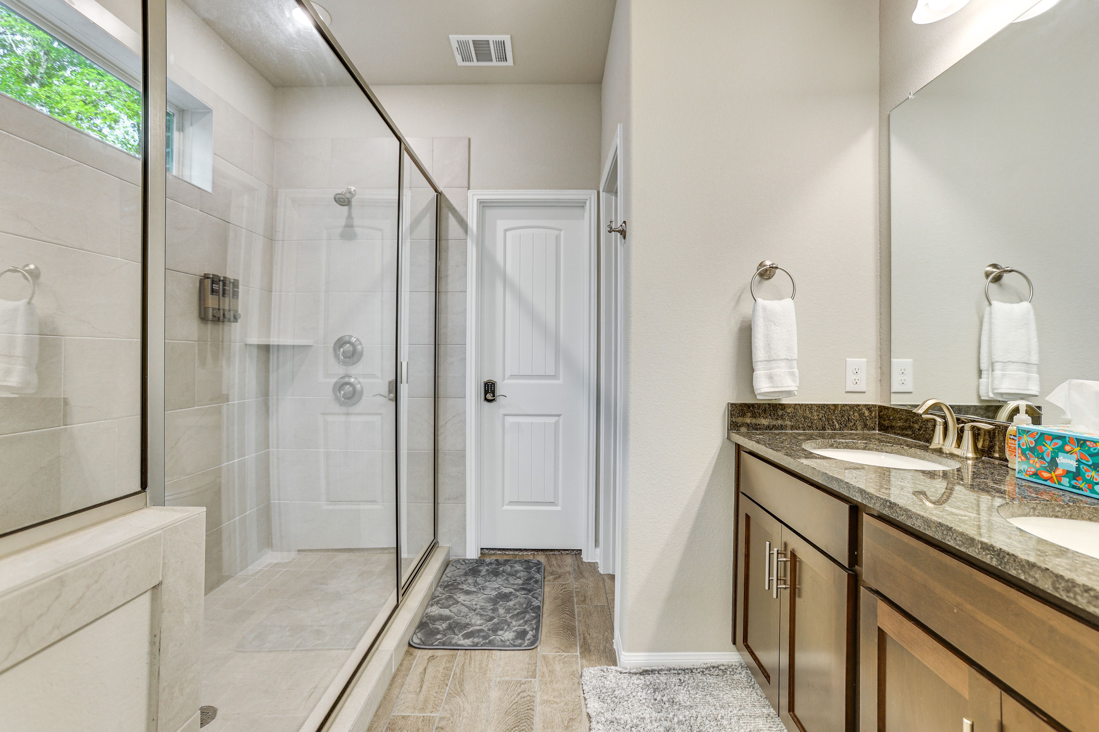 Full Bathroom | 1st Floor