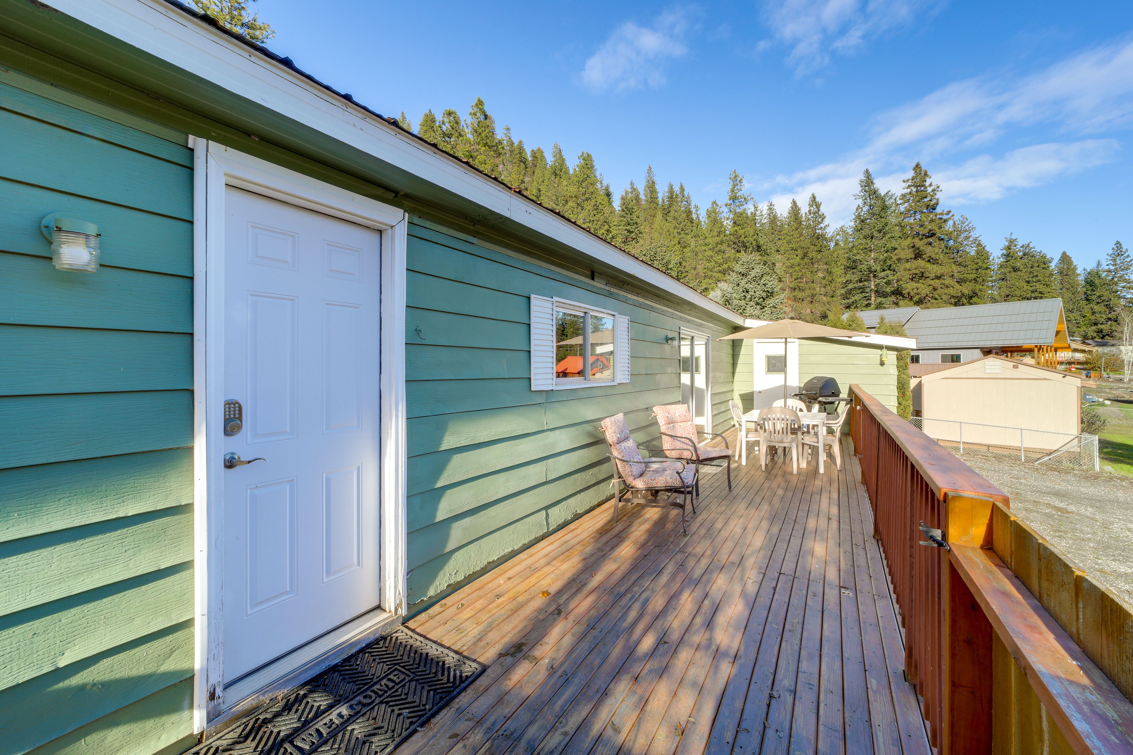 Deck | Gas Grill | Dining Area