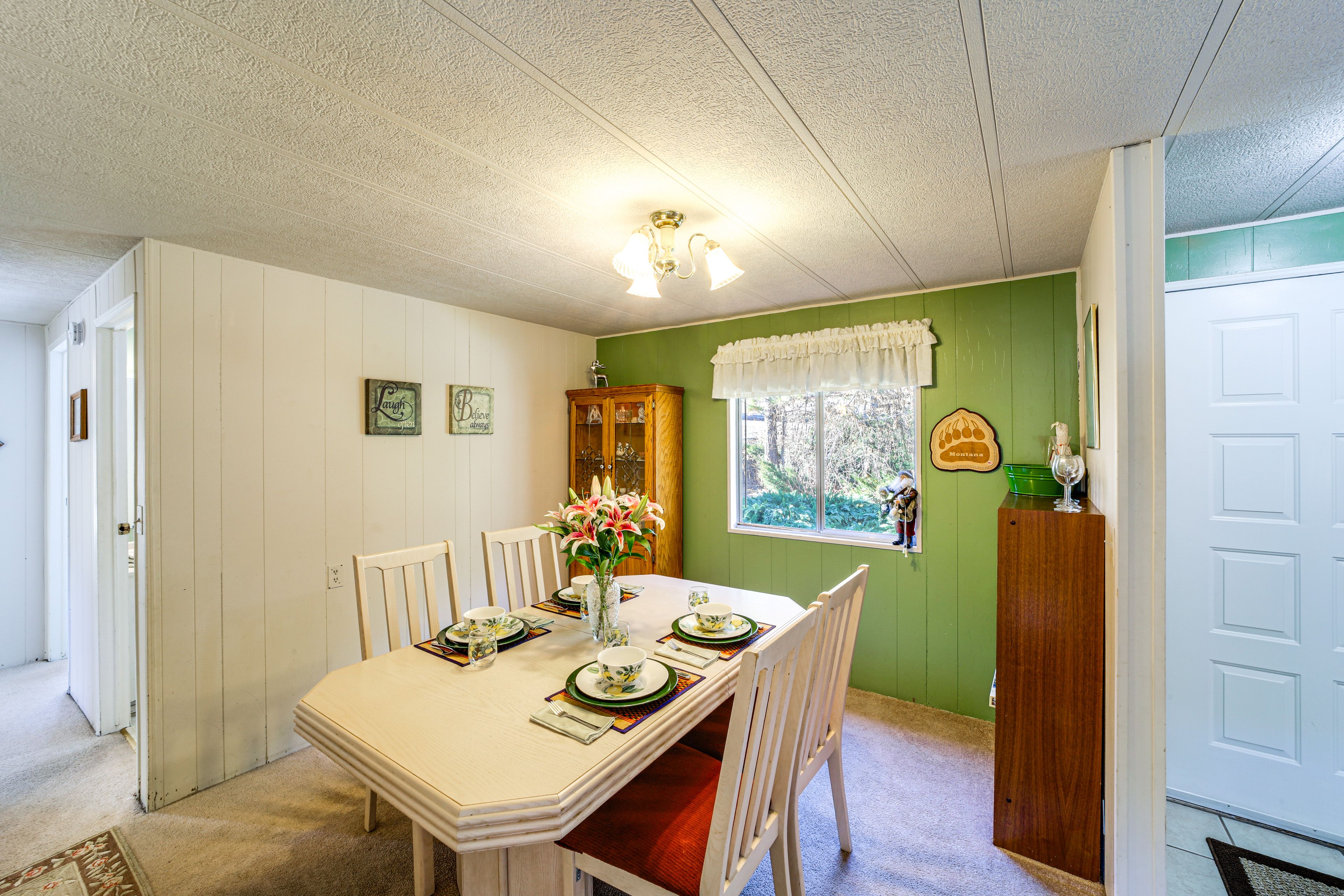 Dining Area | Dishware/Flatware Provided | Board Games