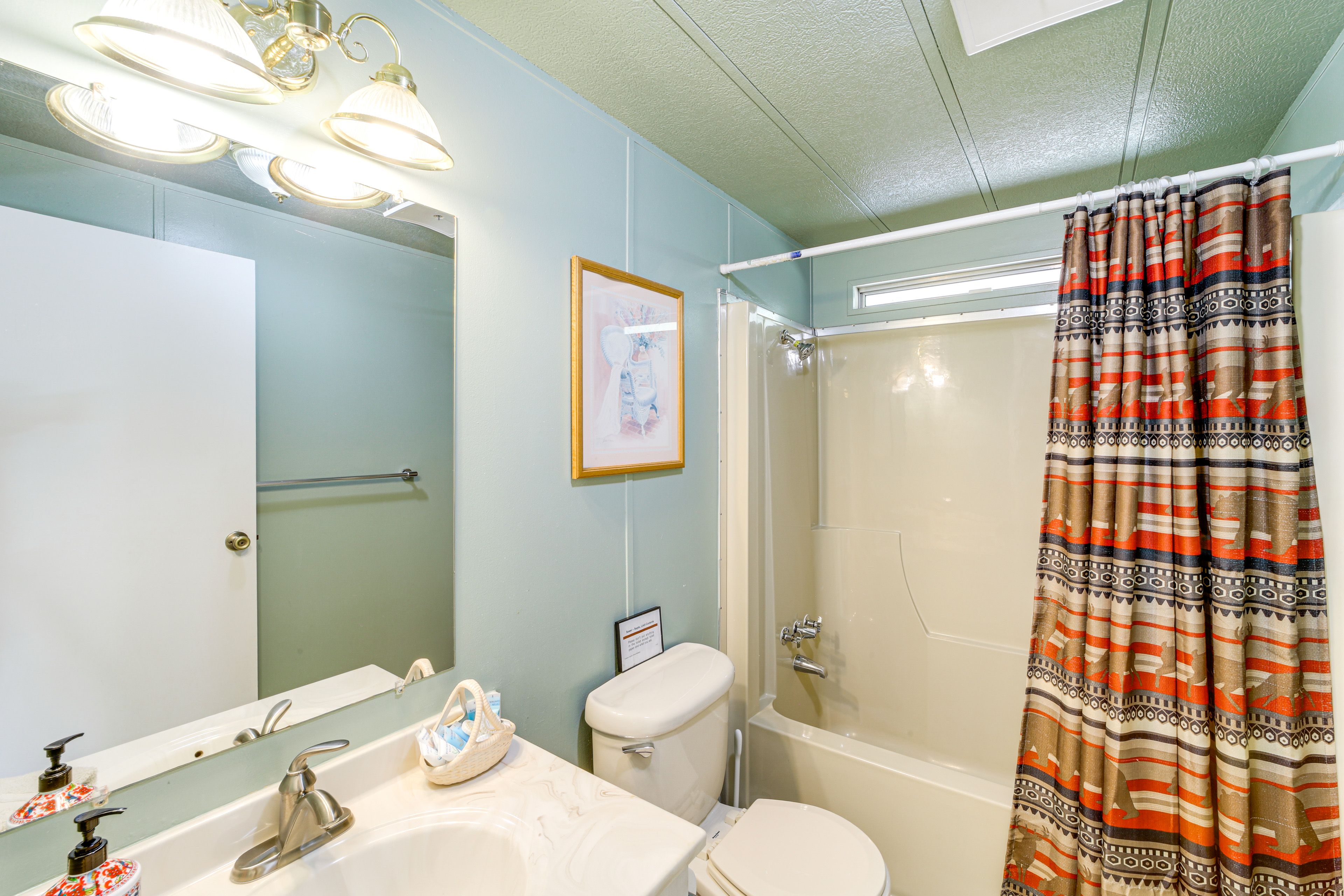 Bathroom | Towels Provided