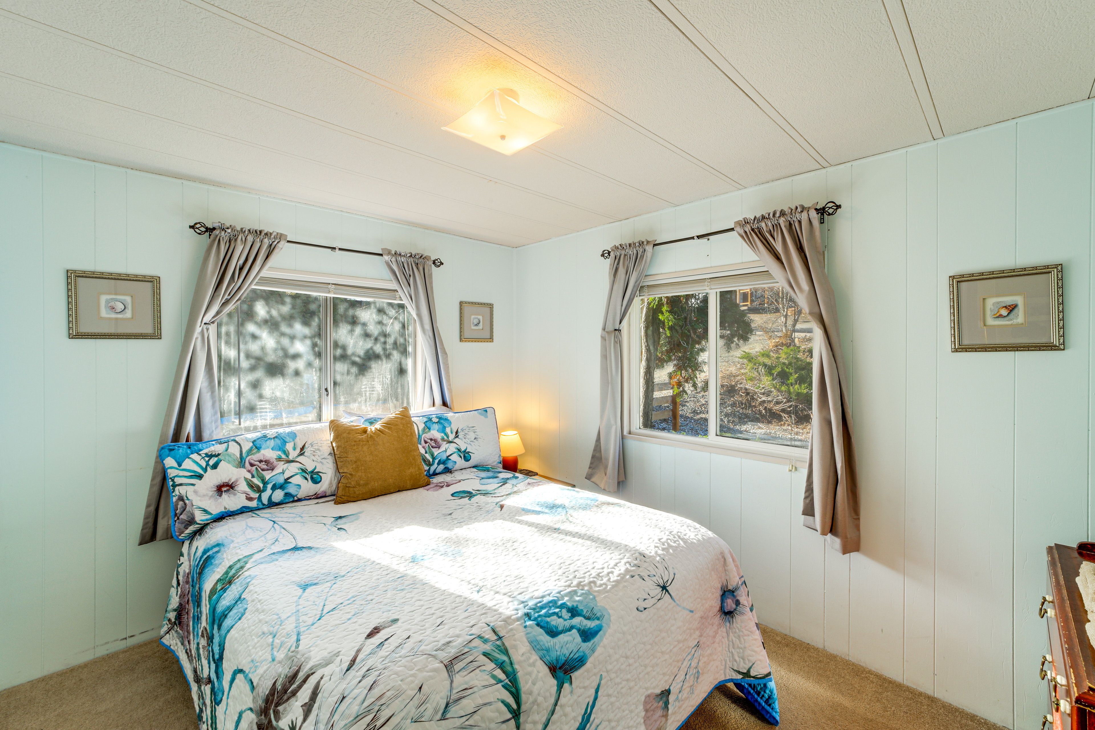 Bedroom 2 | Queen Bed