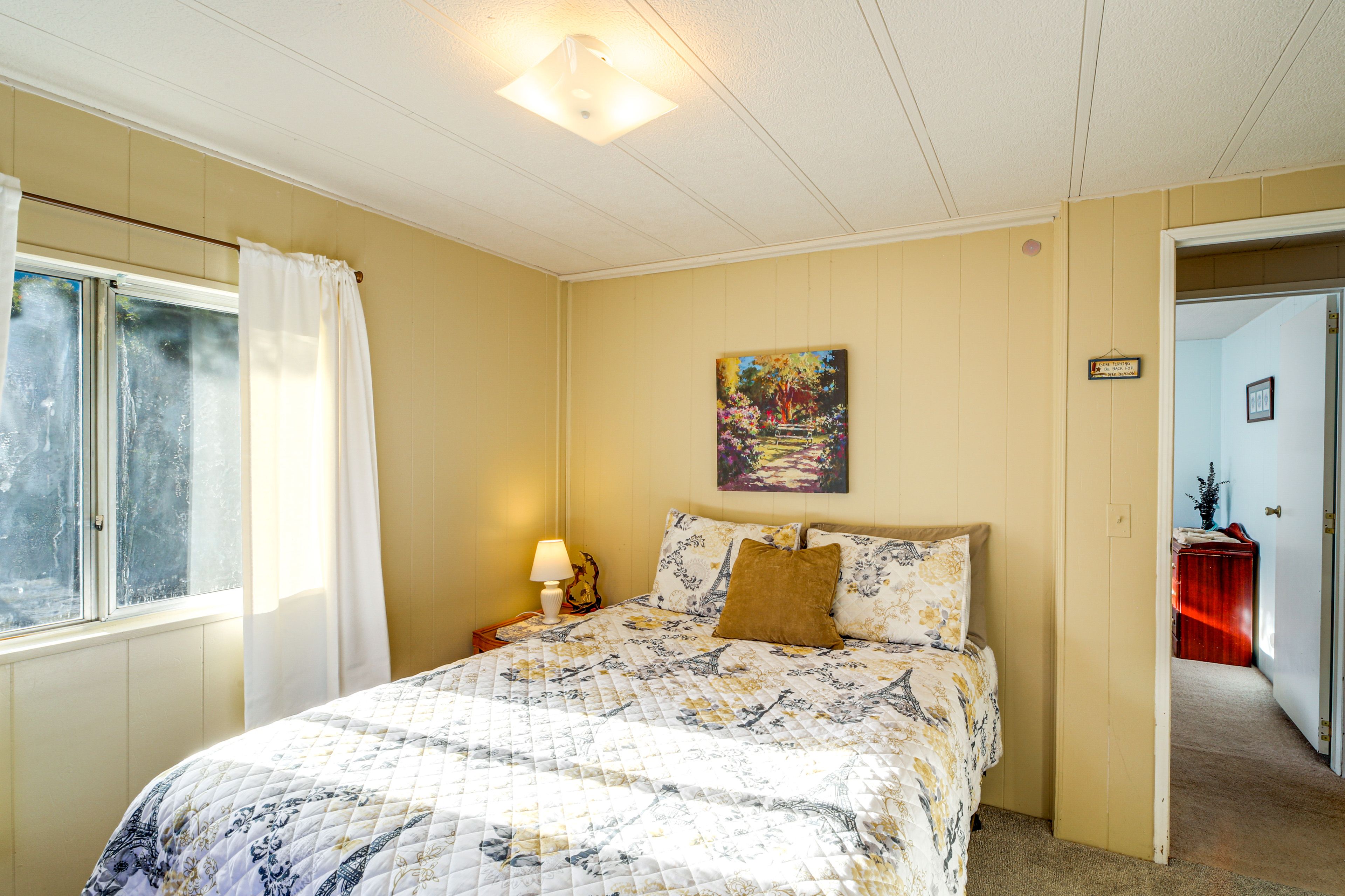 Bedroom 3 | Queen Bed