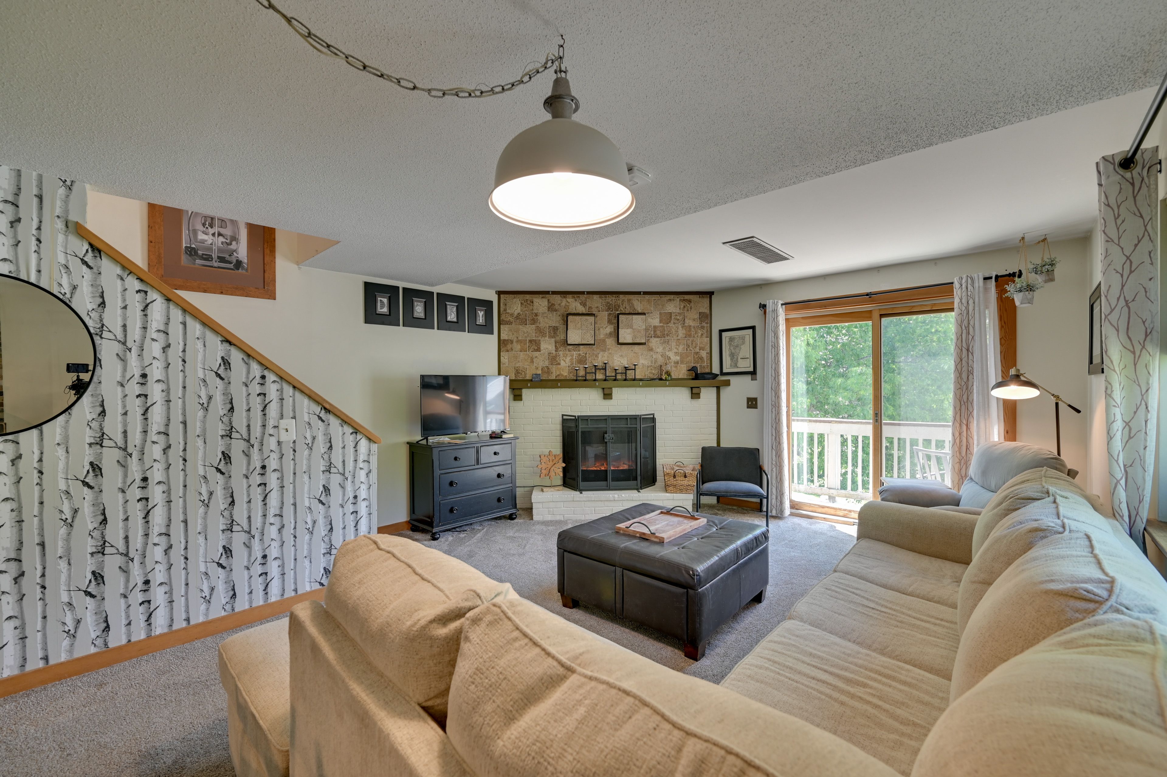Living Room | Smart TV | Fireplace