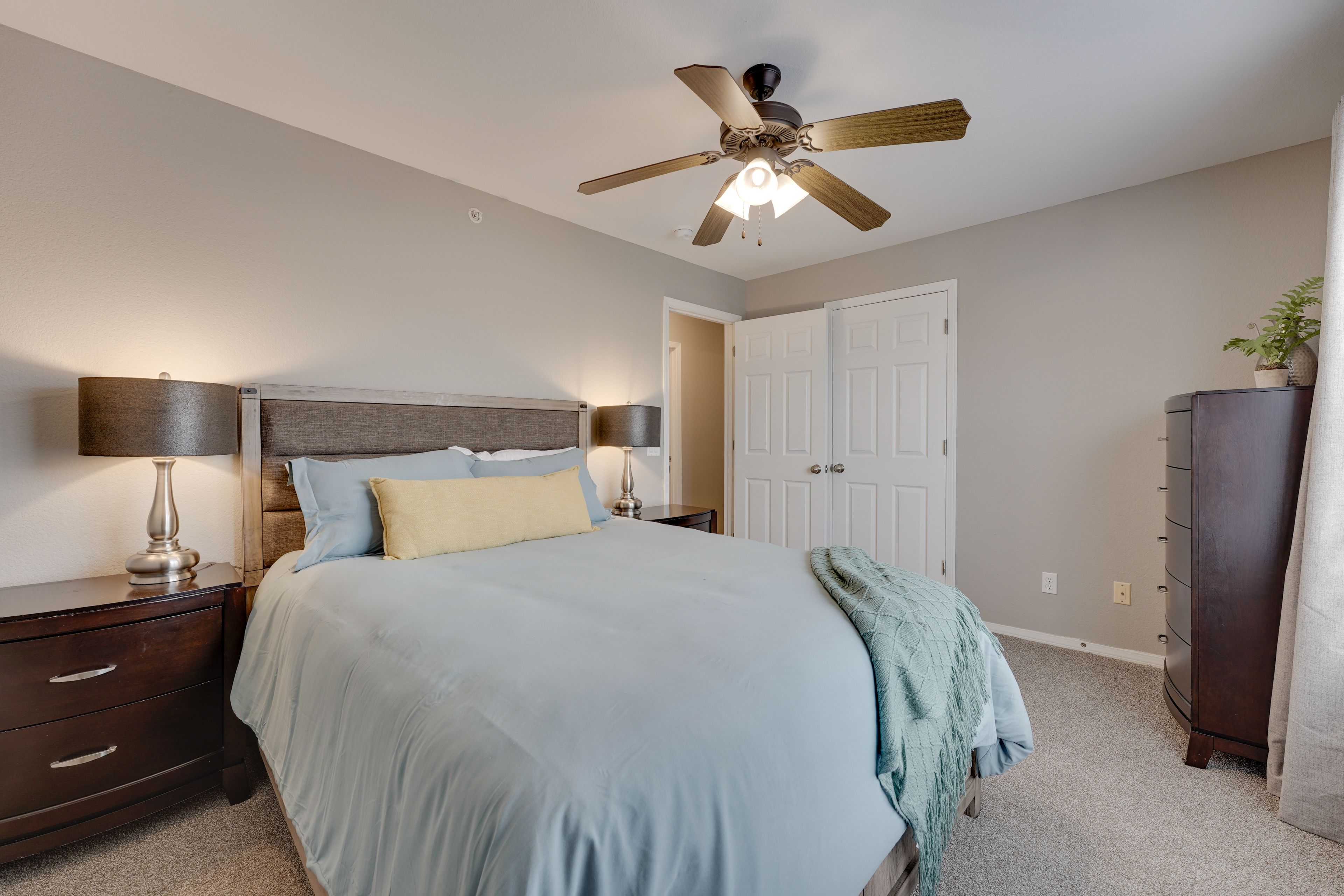 Bedroom 2 | Queen Bed