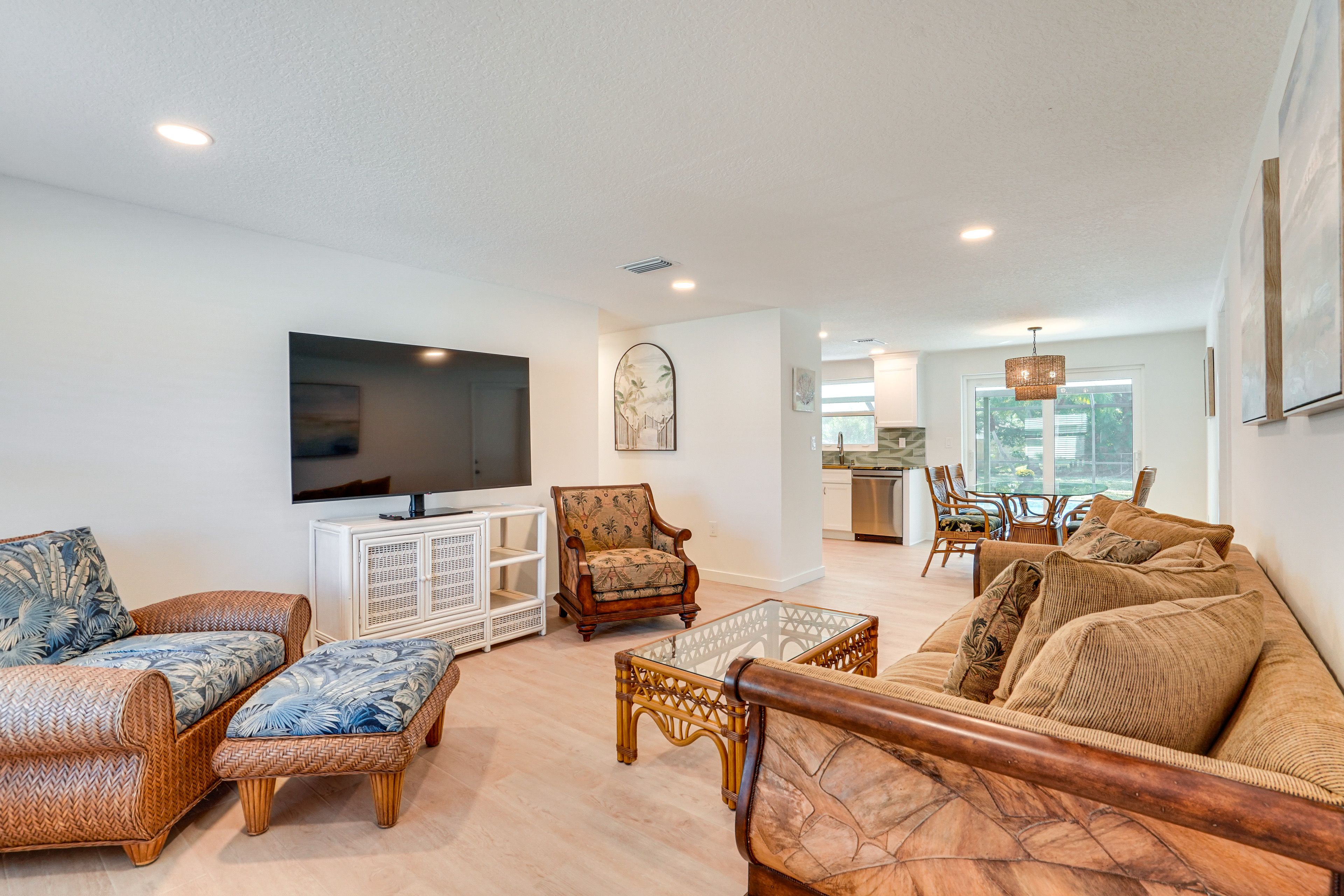 Living Room | Central A/C & Heat | Free WiFi