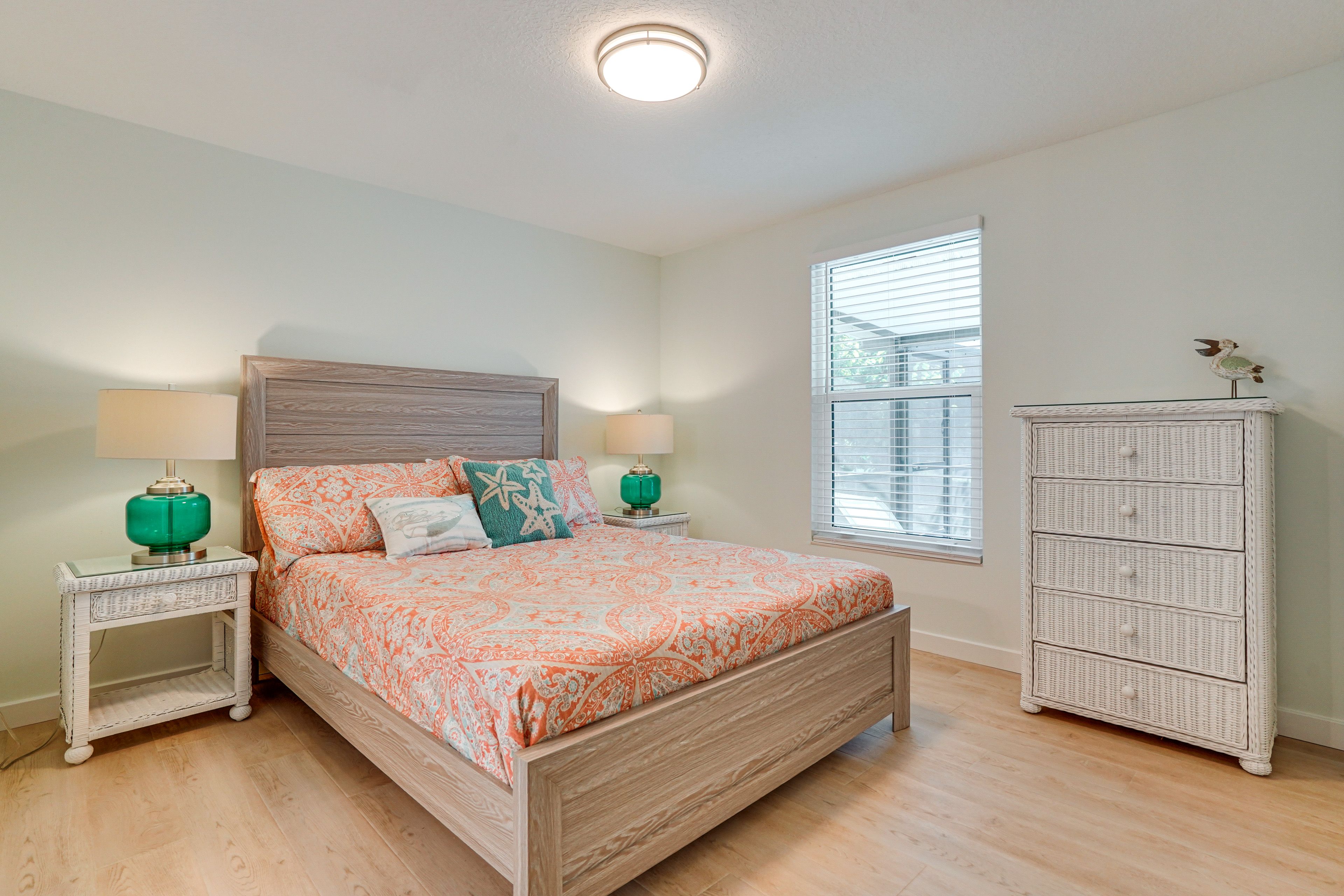 Bedroom 1 | Queen Bed | En-Suite Bathroom