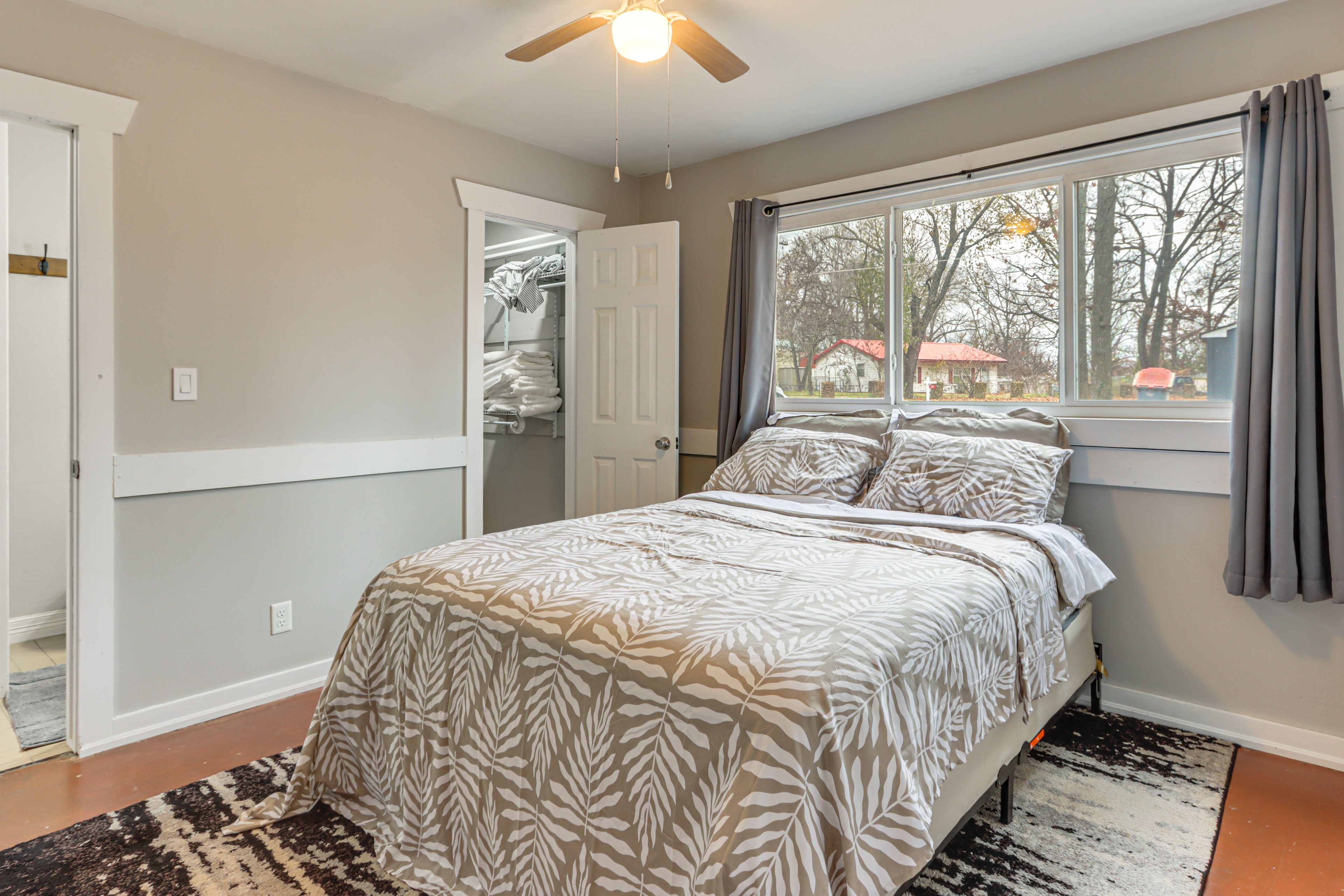 Bedroom 1 | 1st Floor | Queen Bed