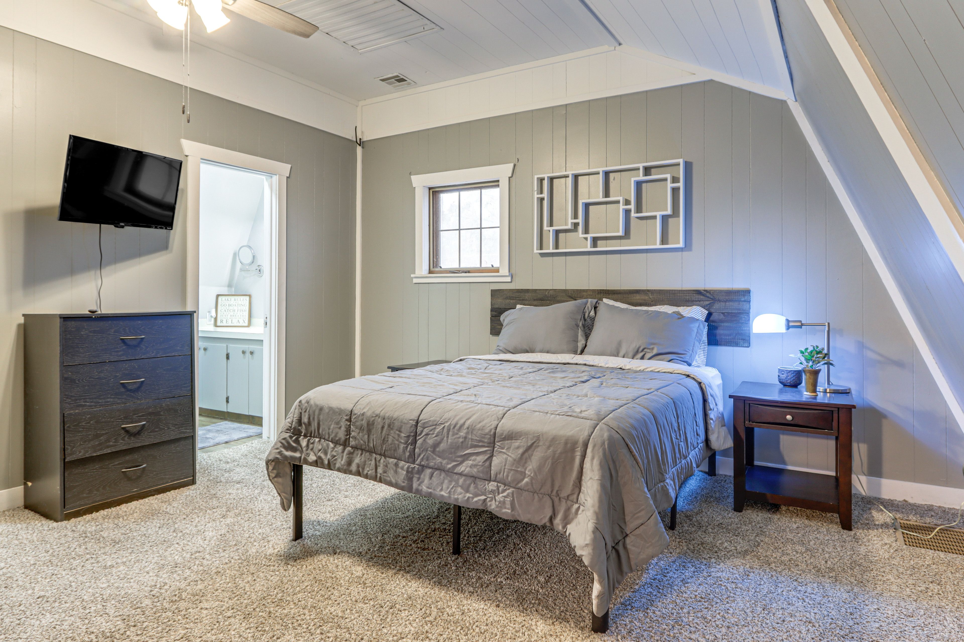 Loft | 2nd Floor | Queen Bed