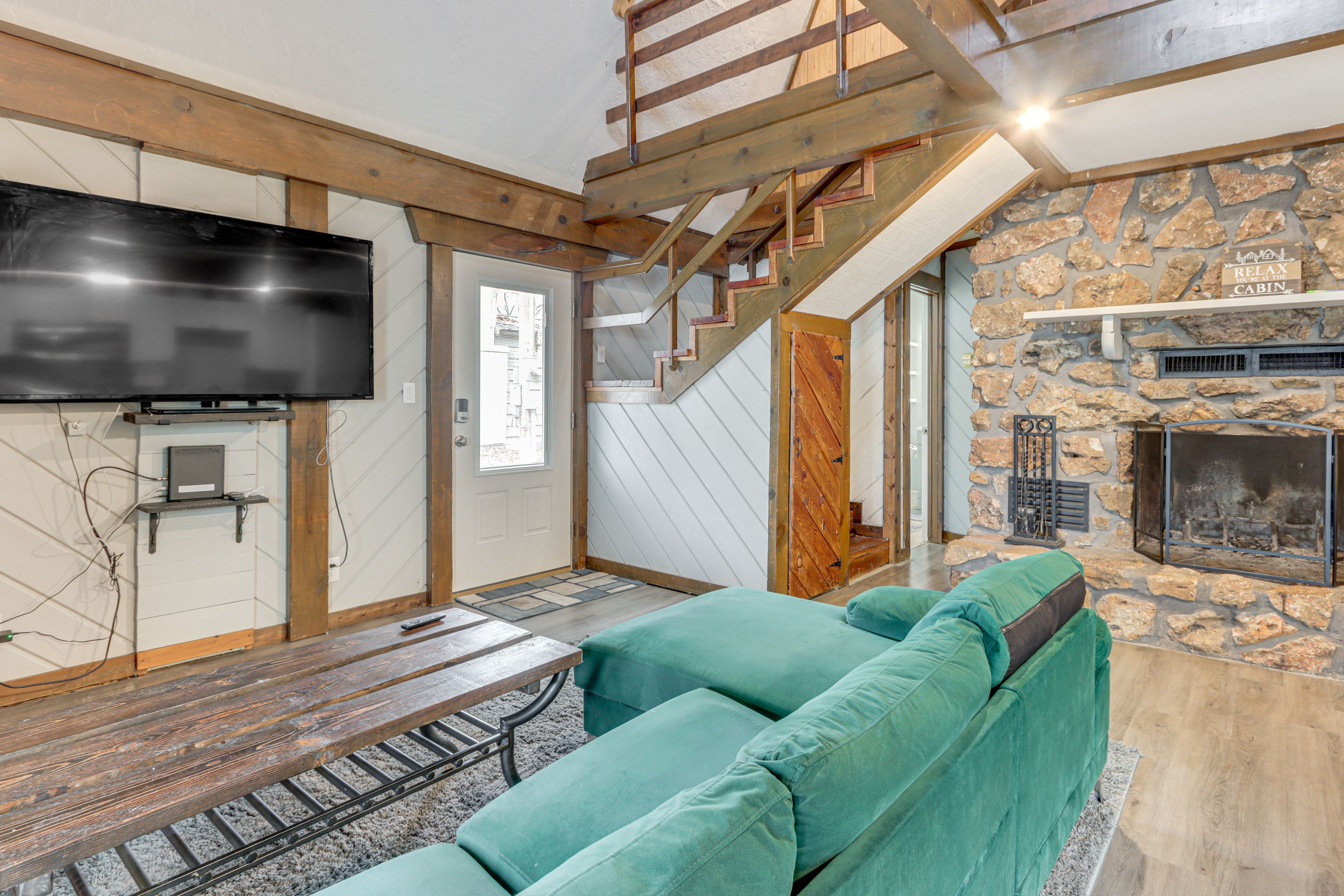 Property Interior | Central A/C & Heating | Free WiFi