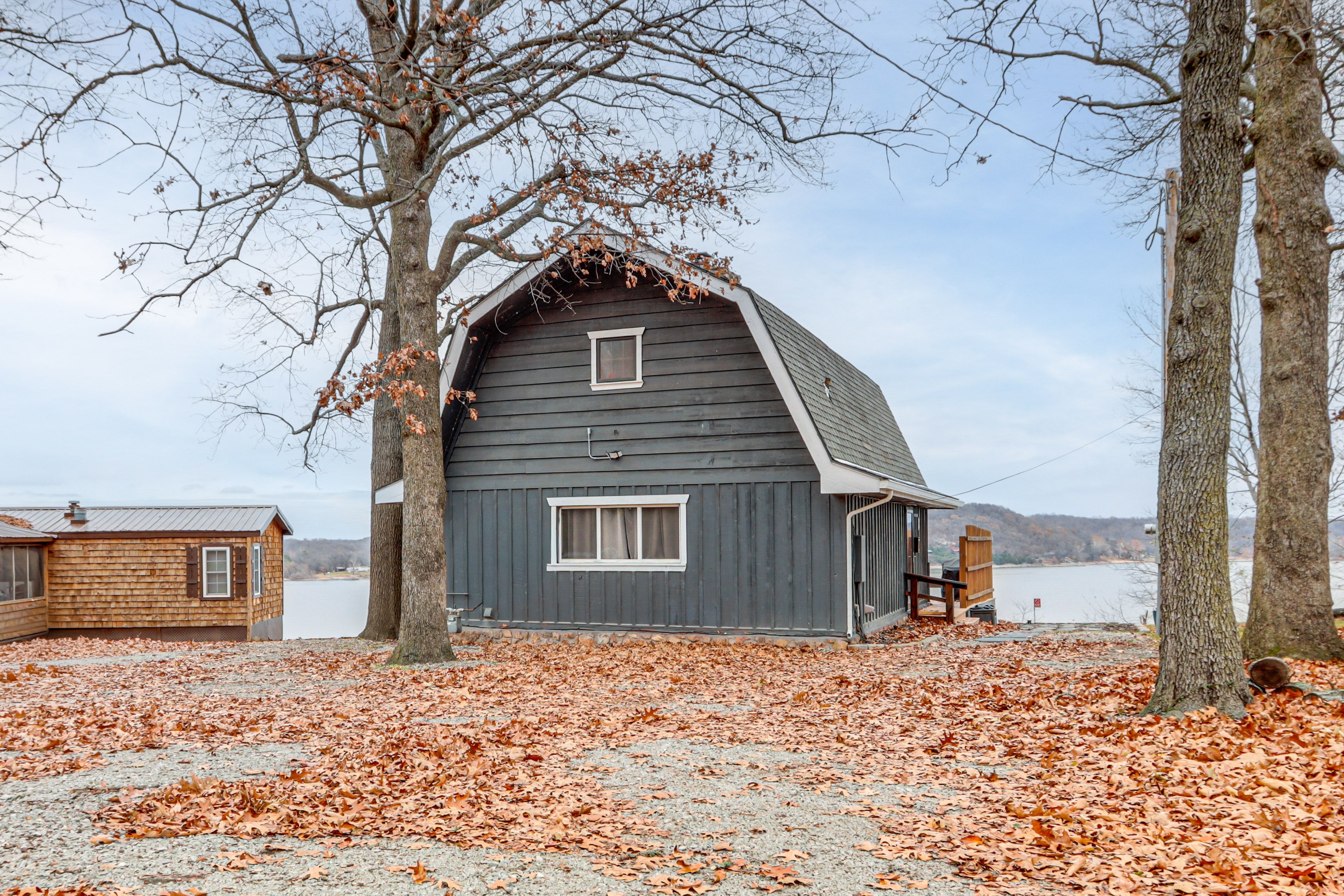 Parking | Driveway (6 Vehicles) | Boat/Trailer Parking Available