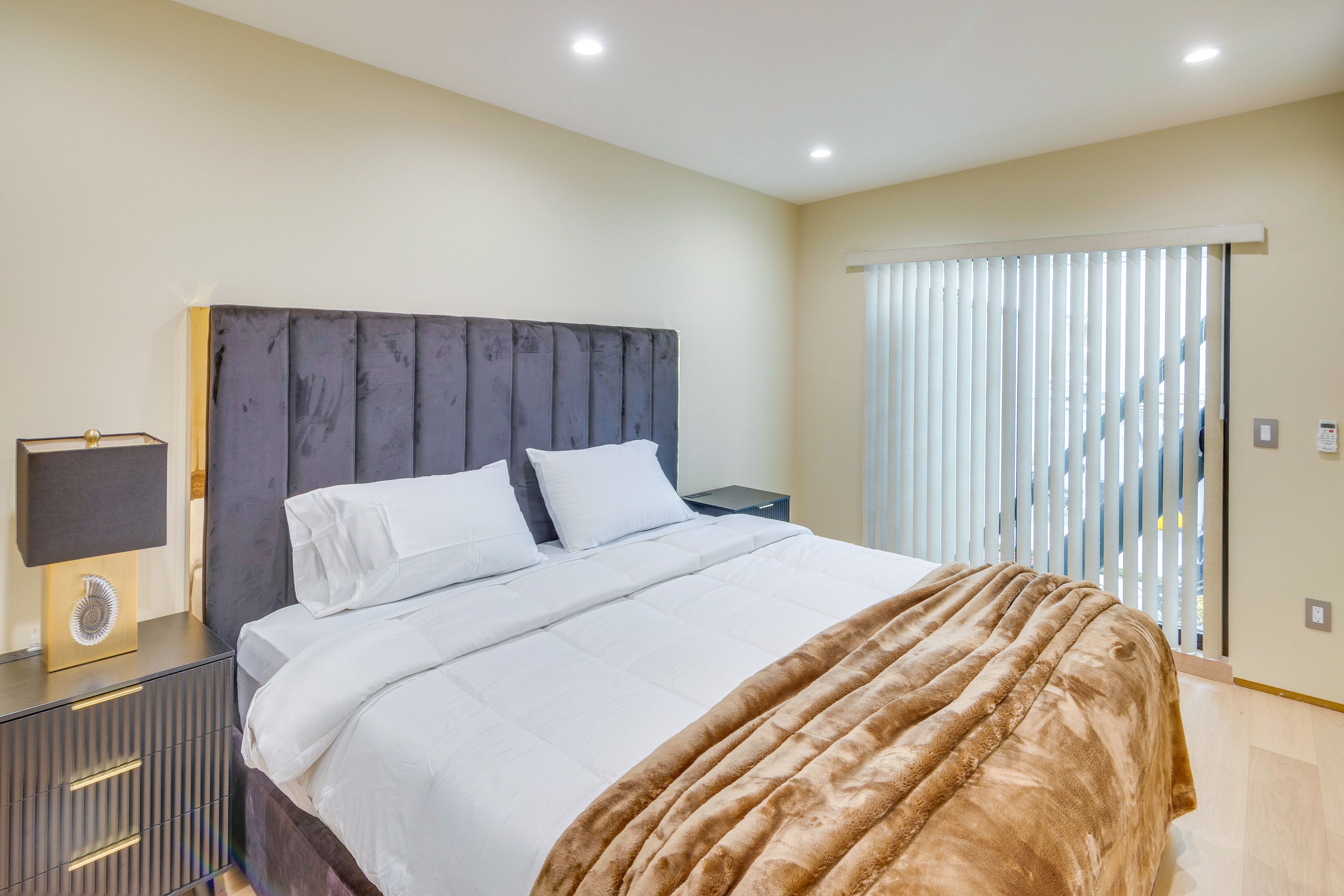 Bedroom | King Bed | Linens Provided