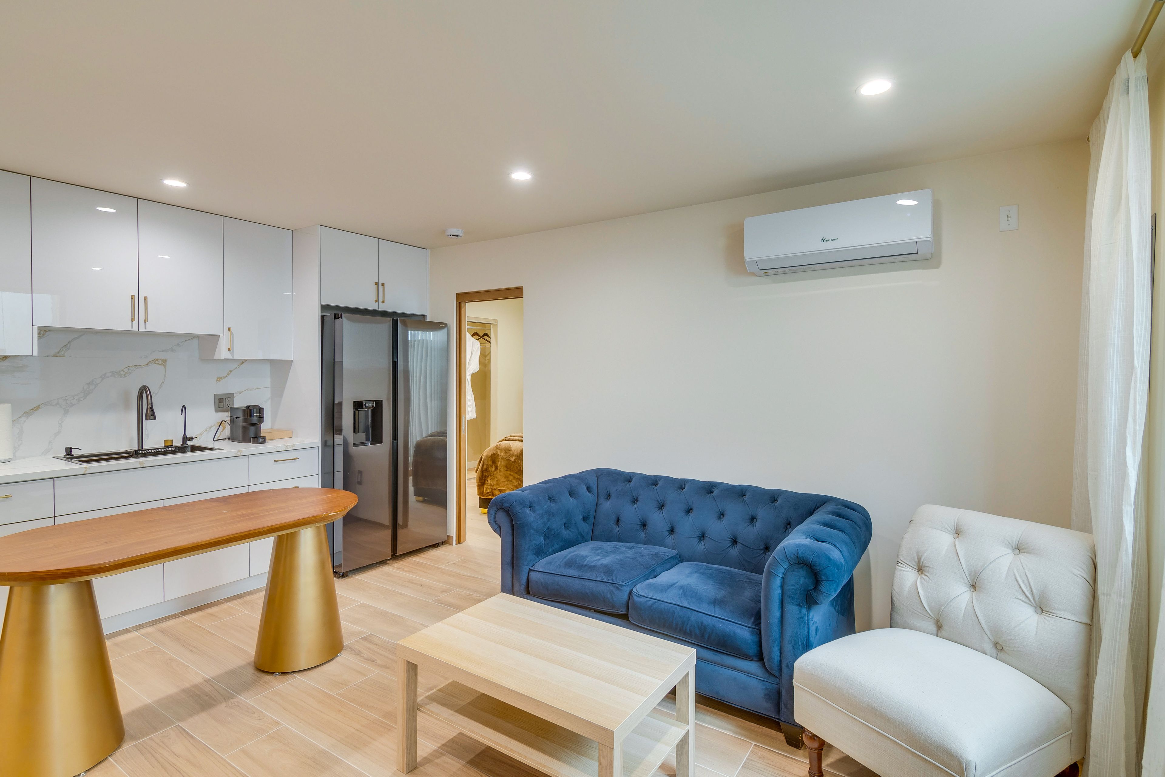 Living Room | Smart TV | Free WiFi | Washer & Dryer