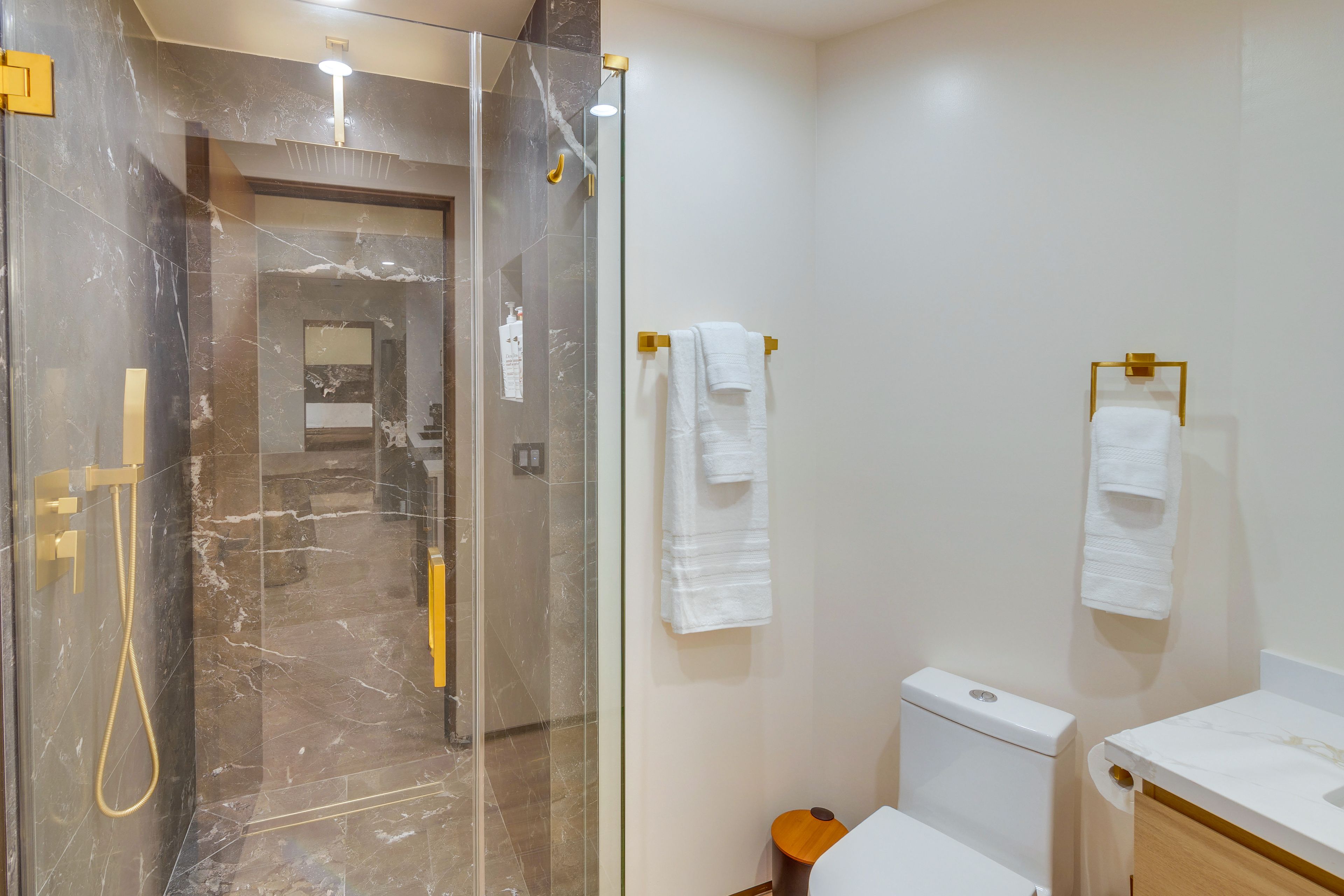 Bathroom | Towels Provided | Complimentary Toiletries | Hair Dryer