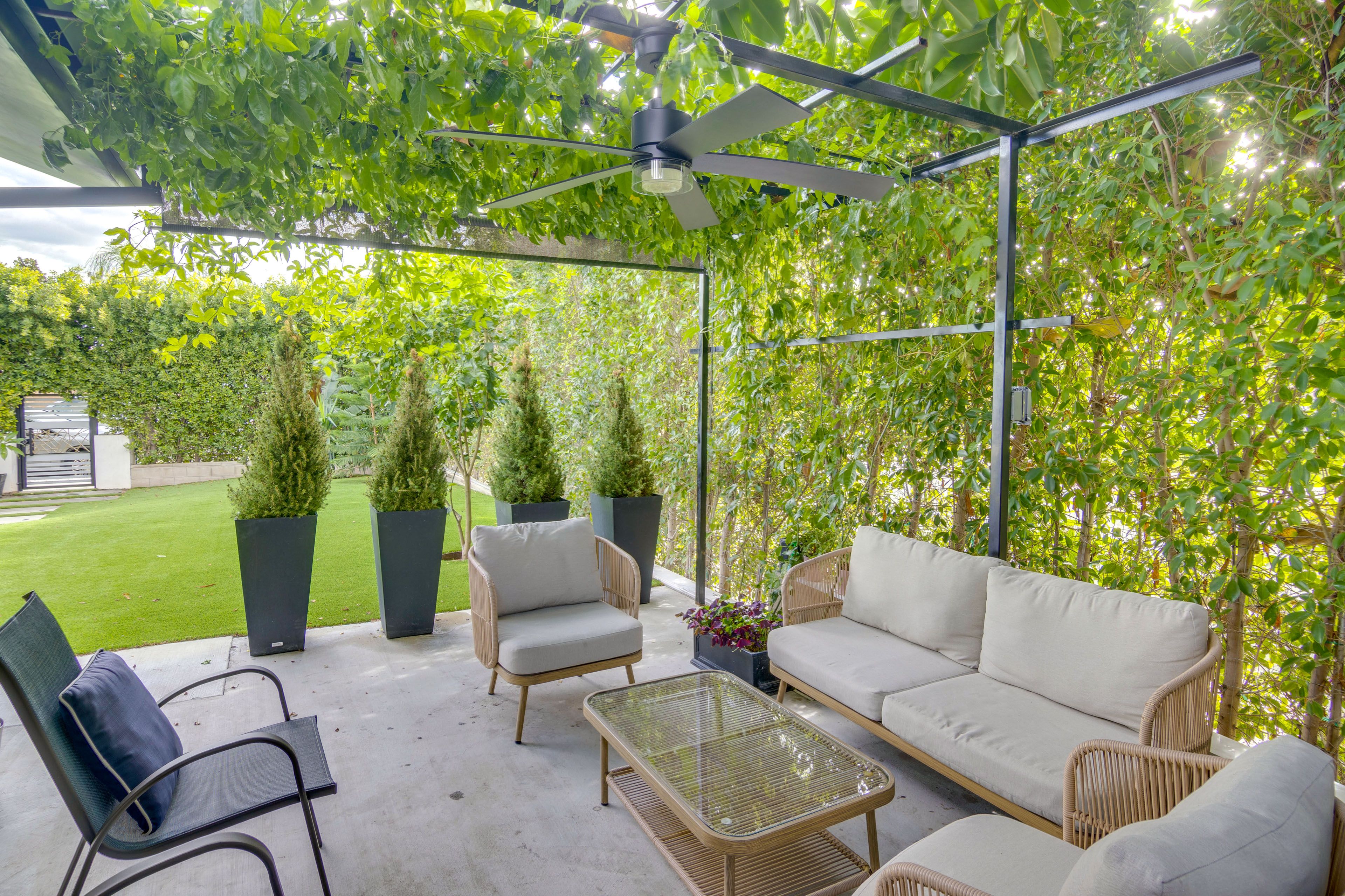 Shared Yard w/ Garden Patio | 4 Mi to O'Melveny Park