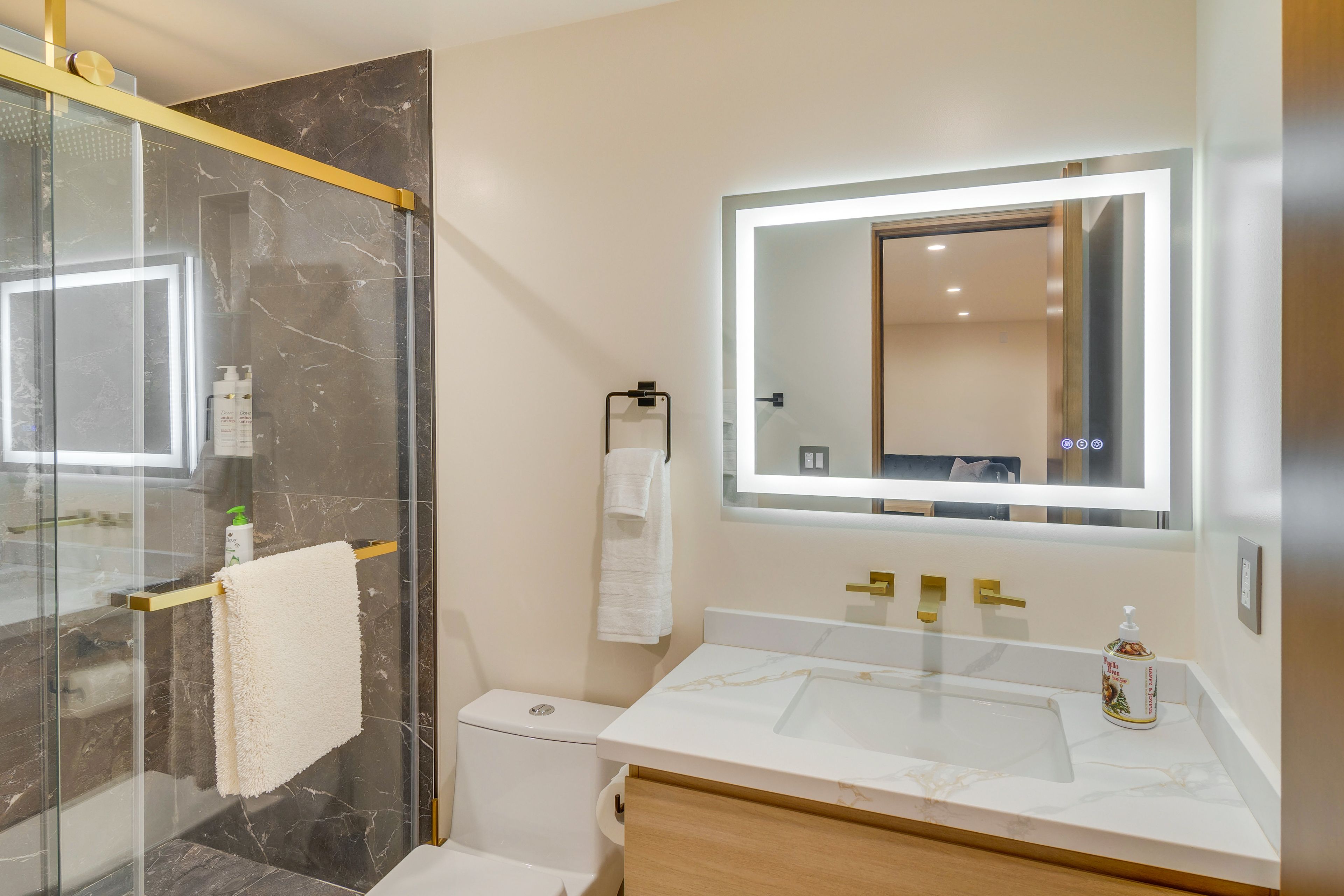 Bathroom | Towels Provided | Complimentary Toiletries | Hair Dryer