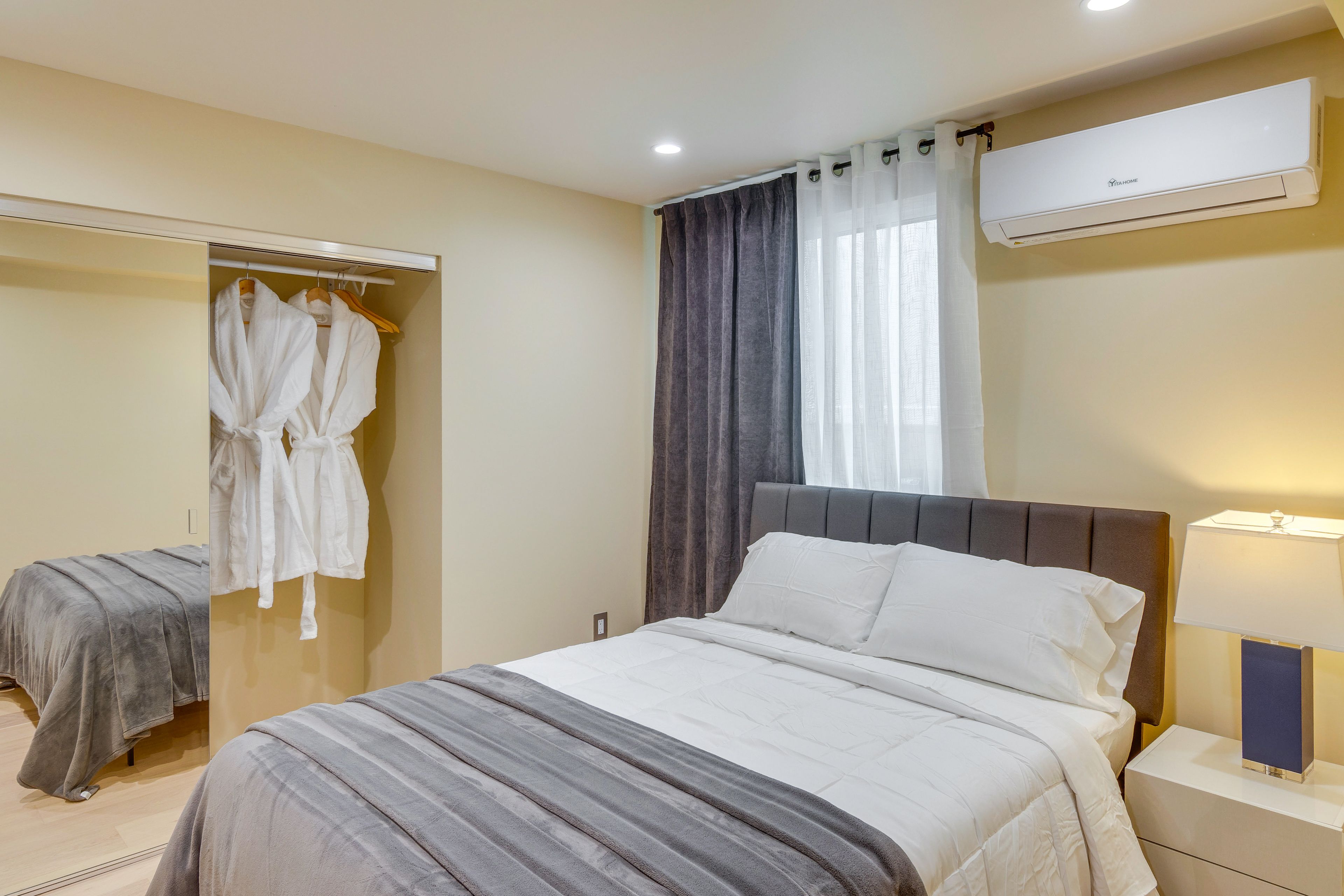 Bedroom | Queen Bed | Linens Provided