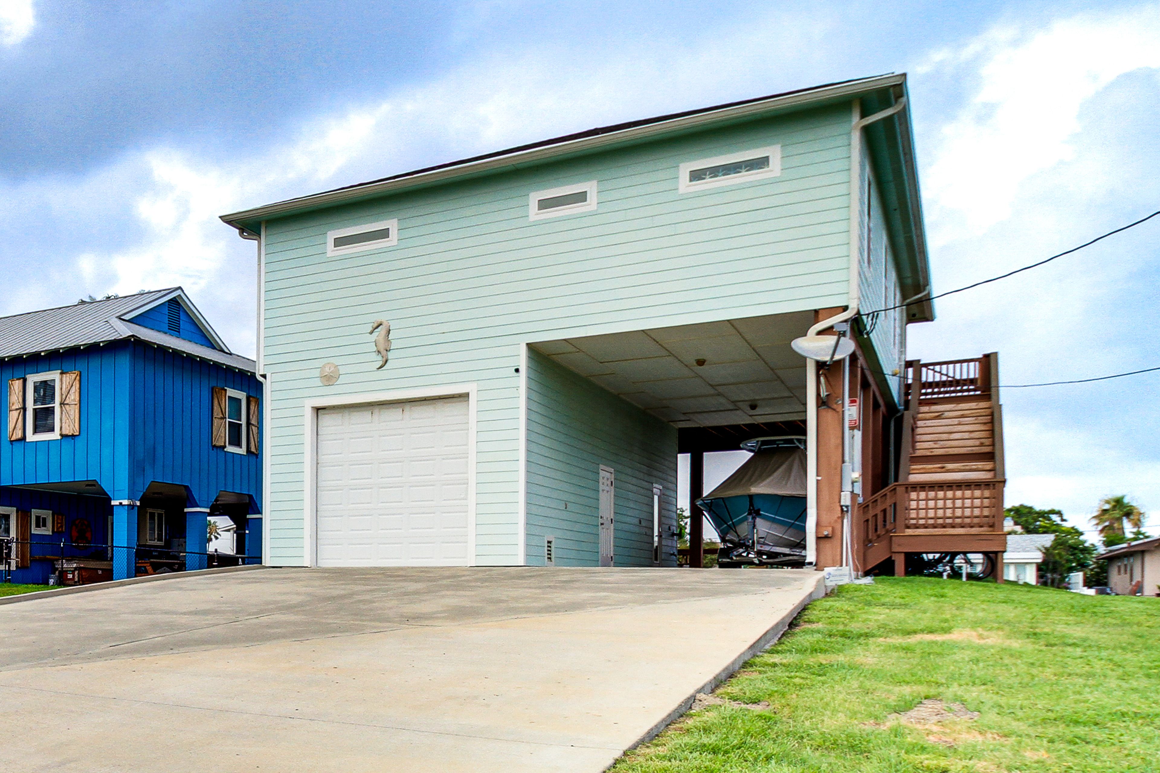 Driveway Parking | 4 Vehicles