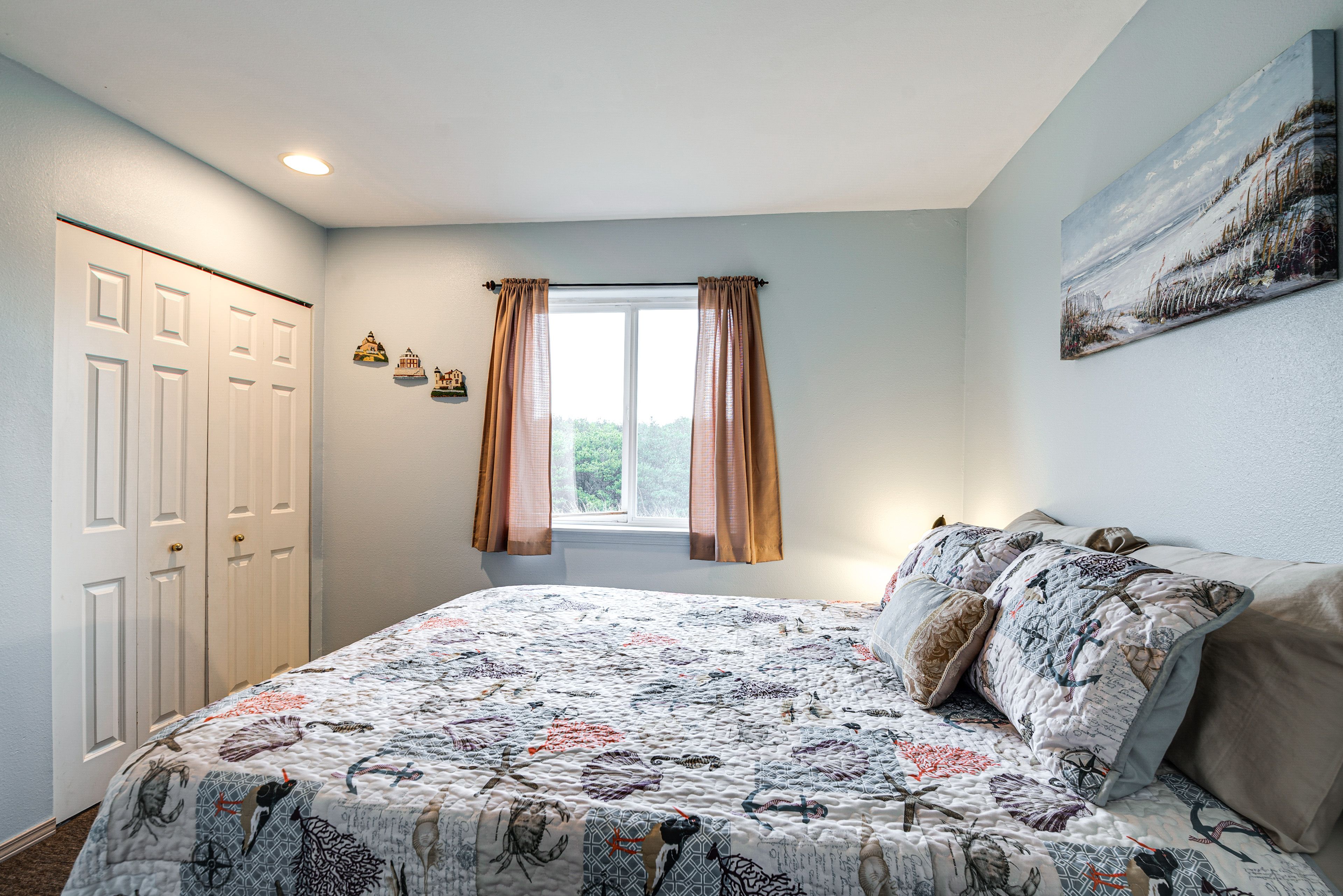 Bedroom 2 | Queen Bed | 1st Floor