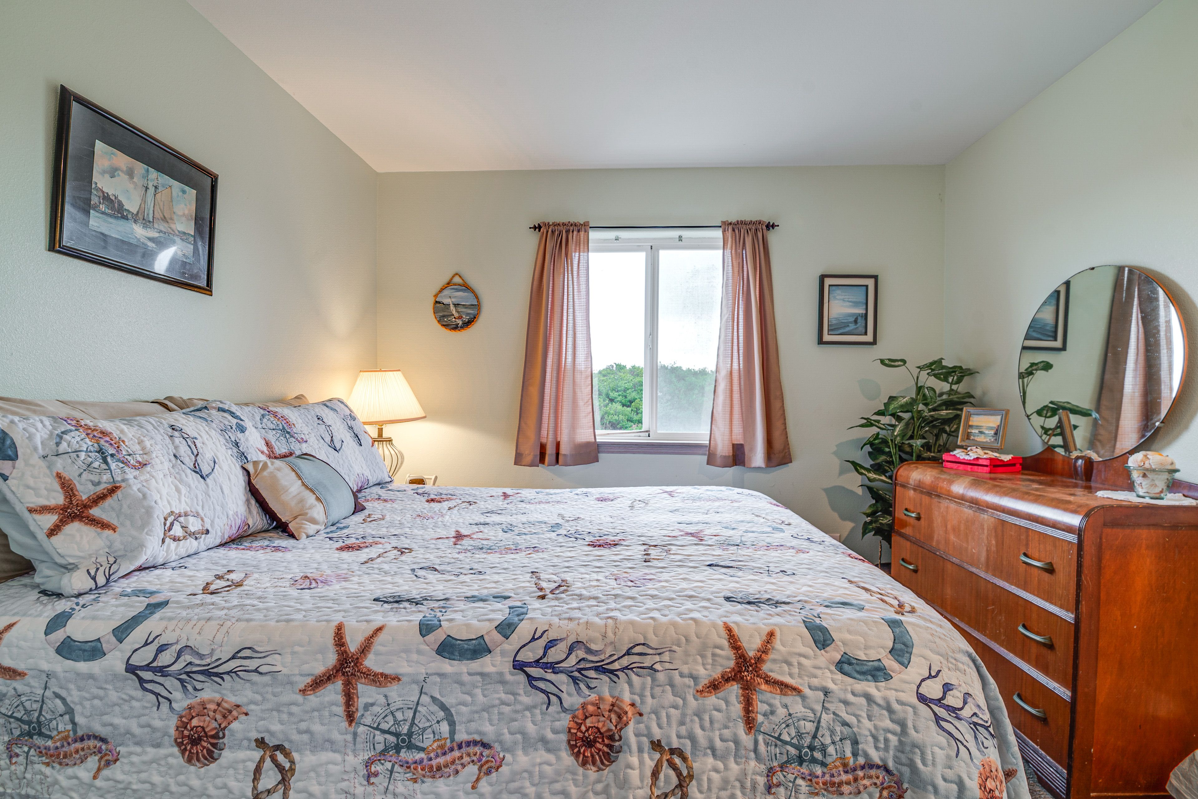 Bedroom 3 | Queen Bed | 1st Floor