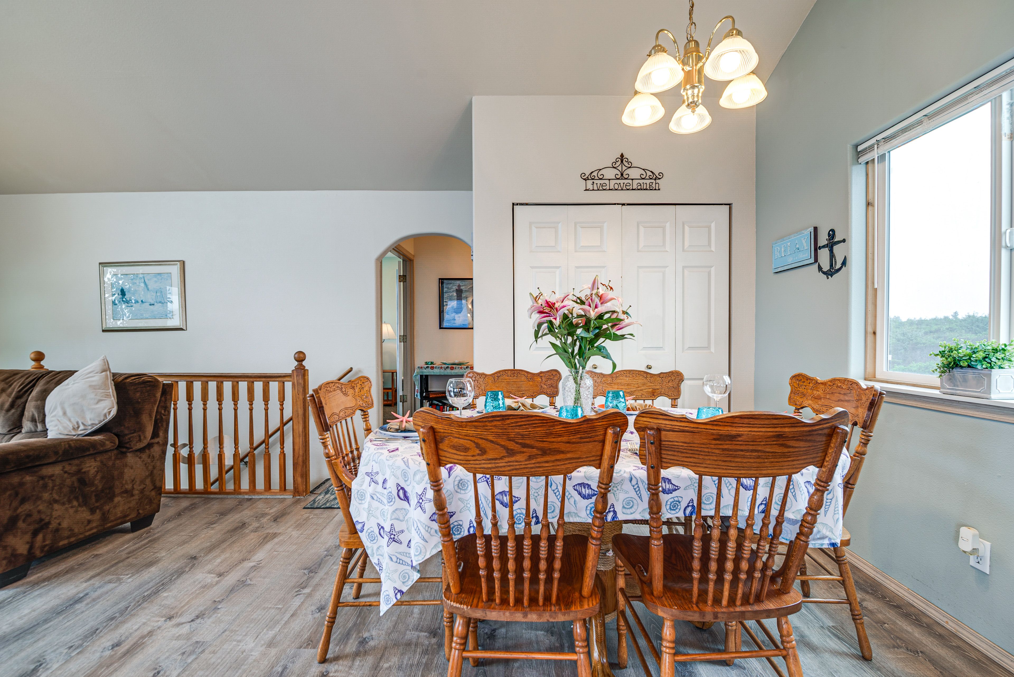 Dining Area | Dishware/Flatware Provided | 2nd Floor