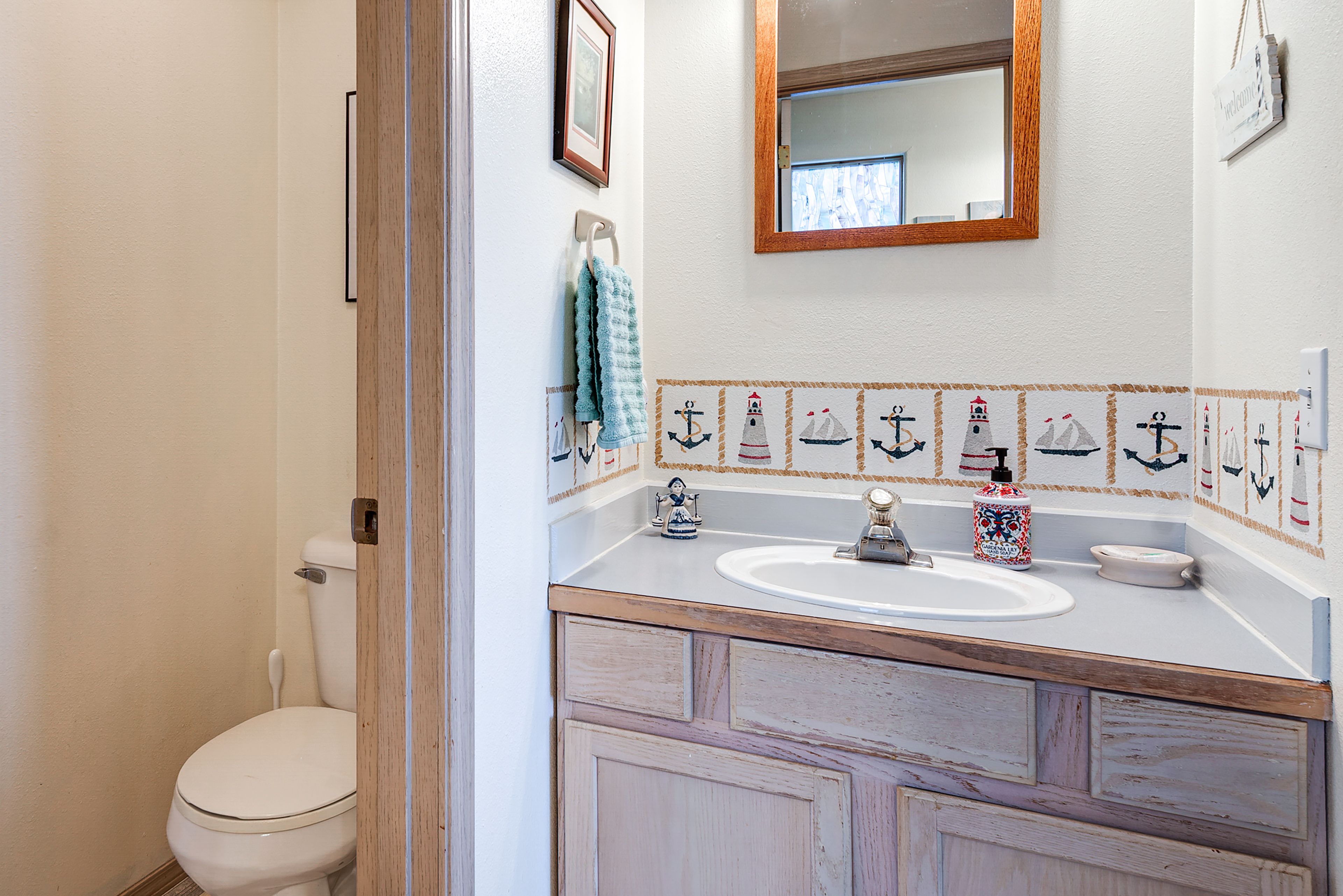 Full Bathroom | 2nd Floor