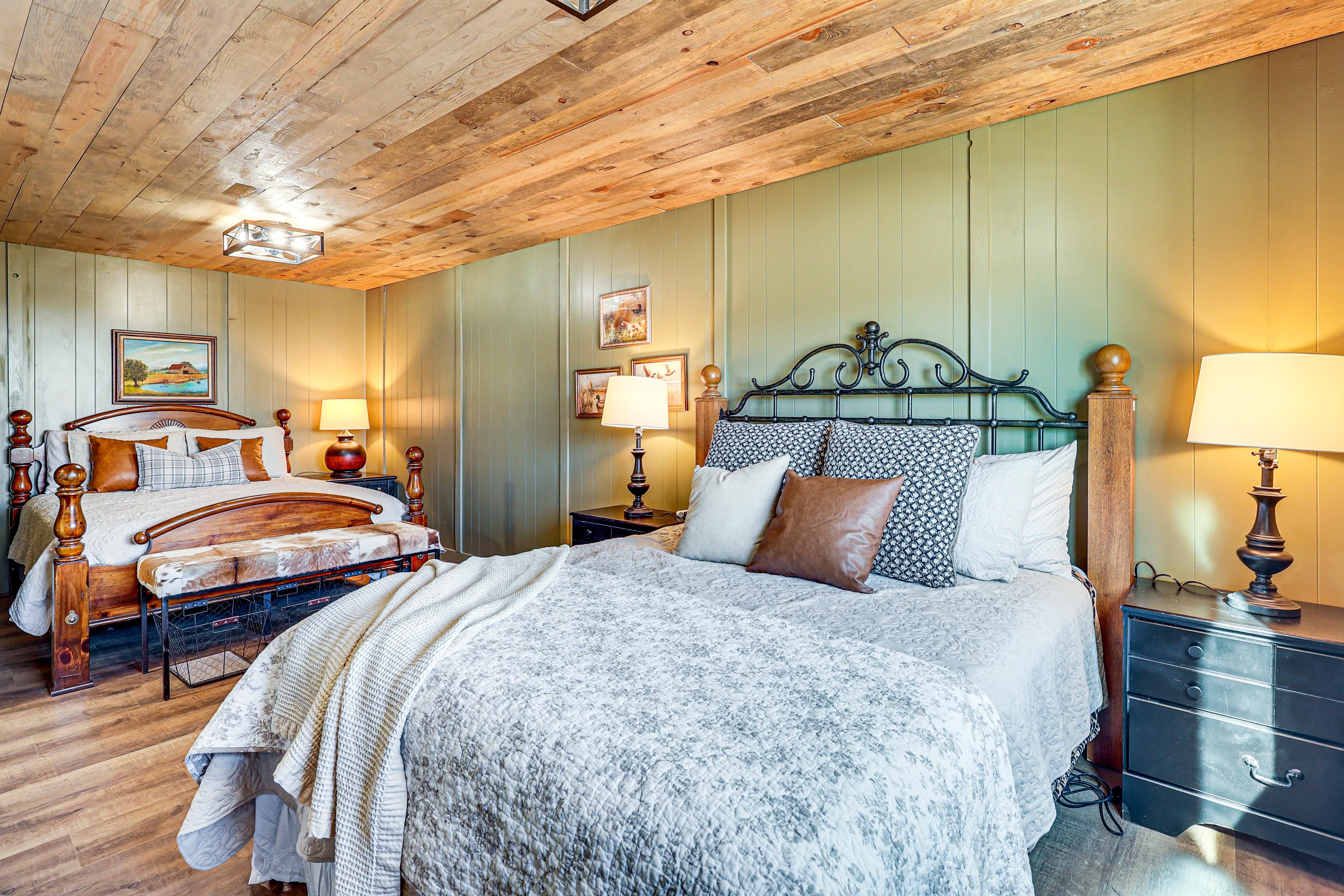 Bedroom 3 | 2 Queen Beds