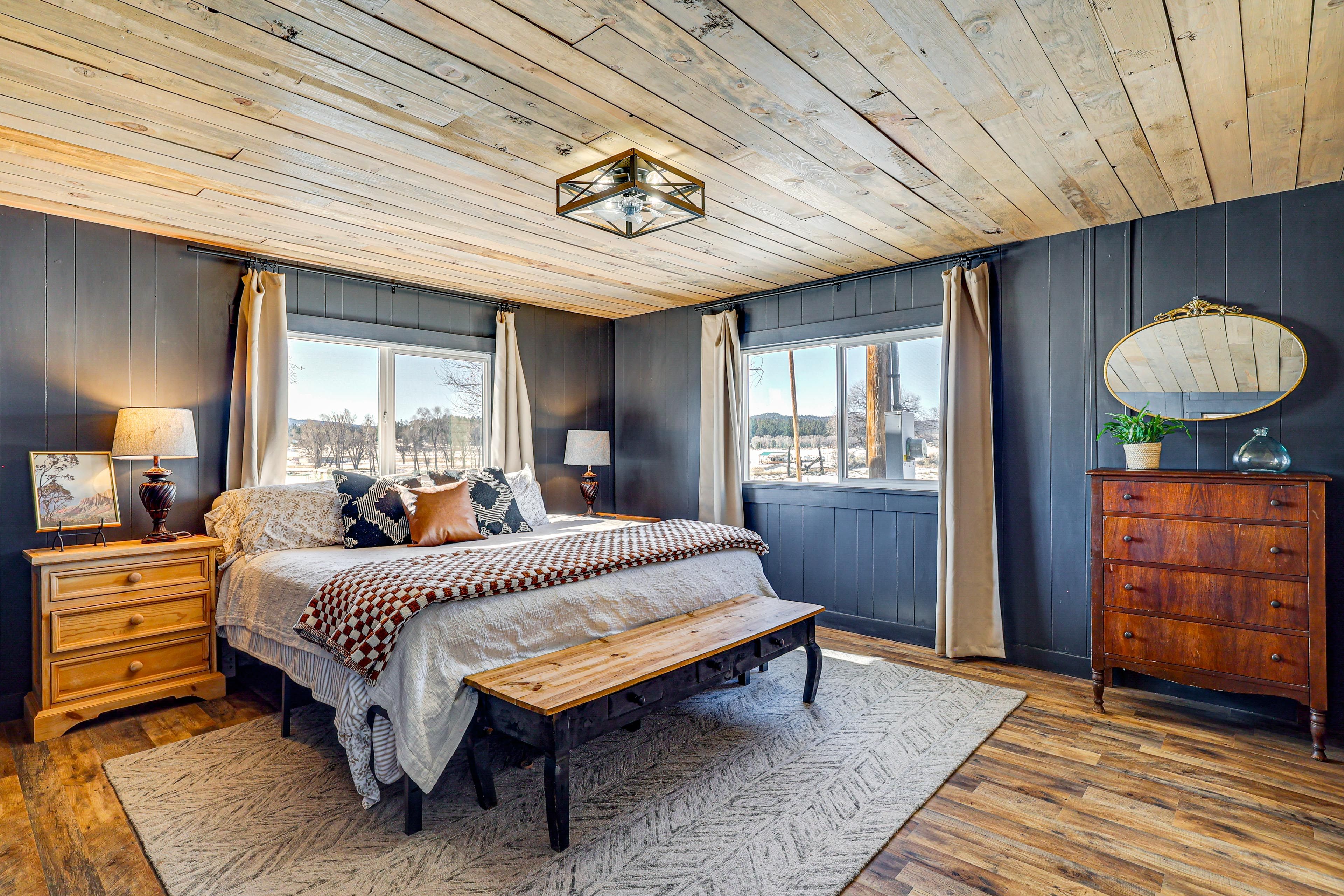 Bedroom 1 | King Bed | Linens Provided